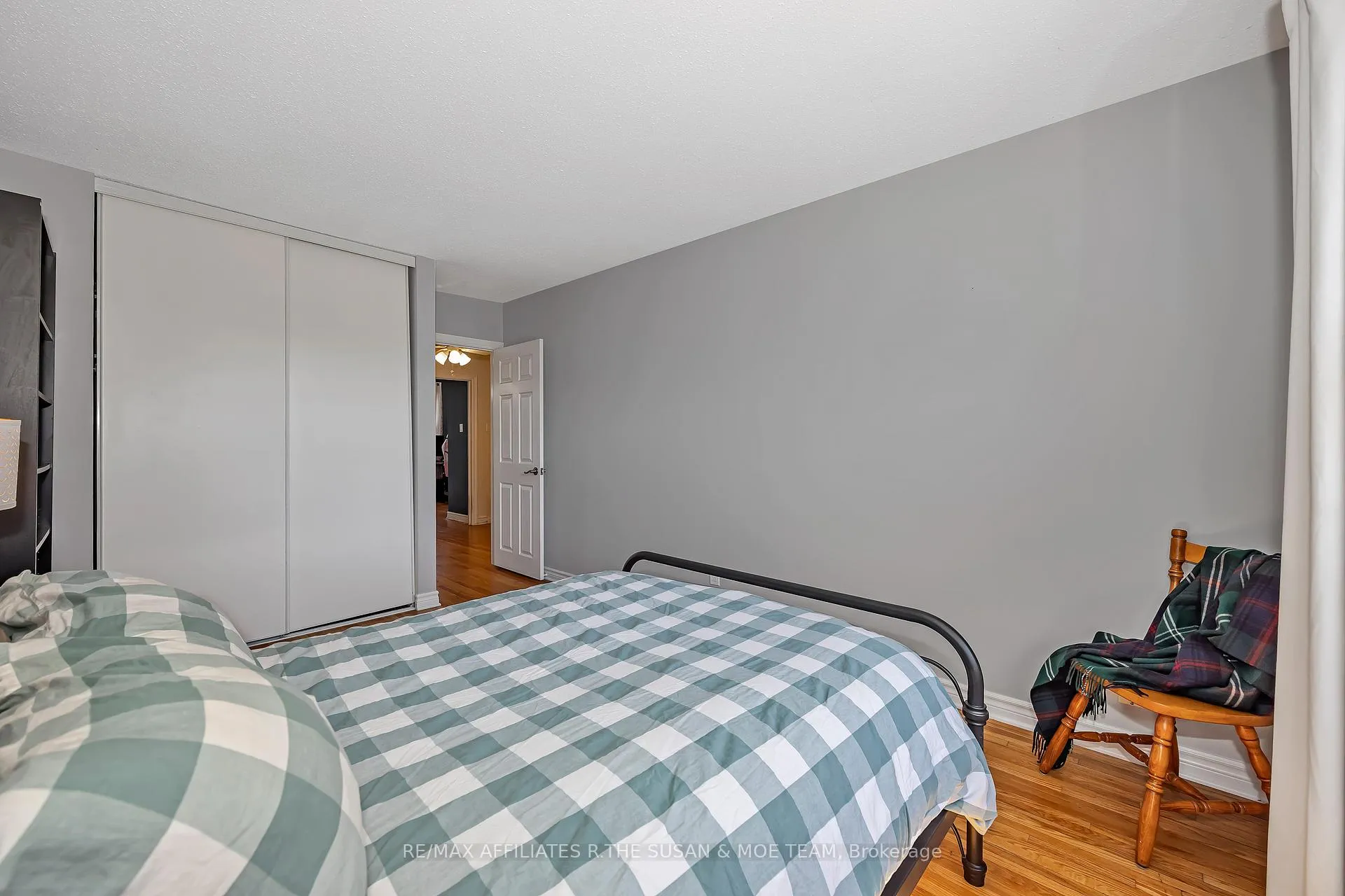 Photo 22 of 35 Monterey Drive, Ottawa, Leslie Park — HOMEH