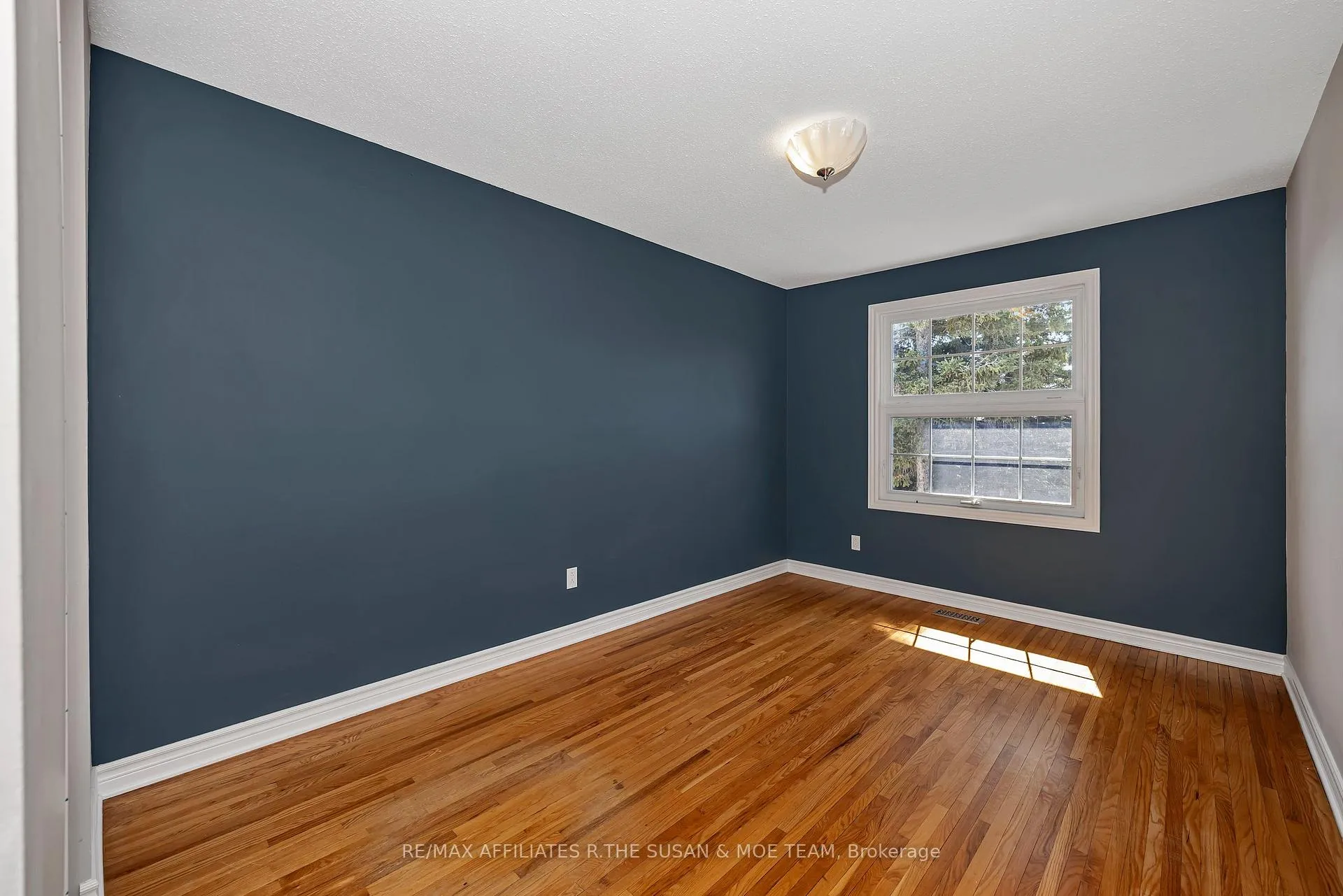 Photo 23 of 35 Monterey Drive, Ottawa, Leslie Park — HOMEH
