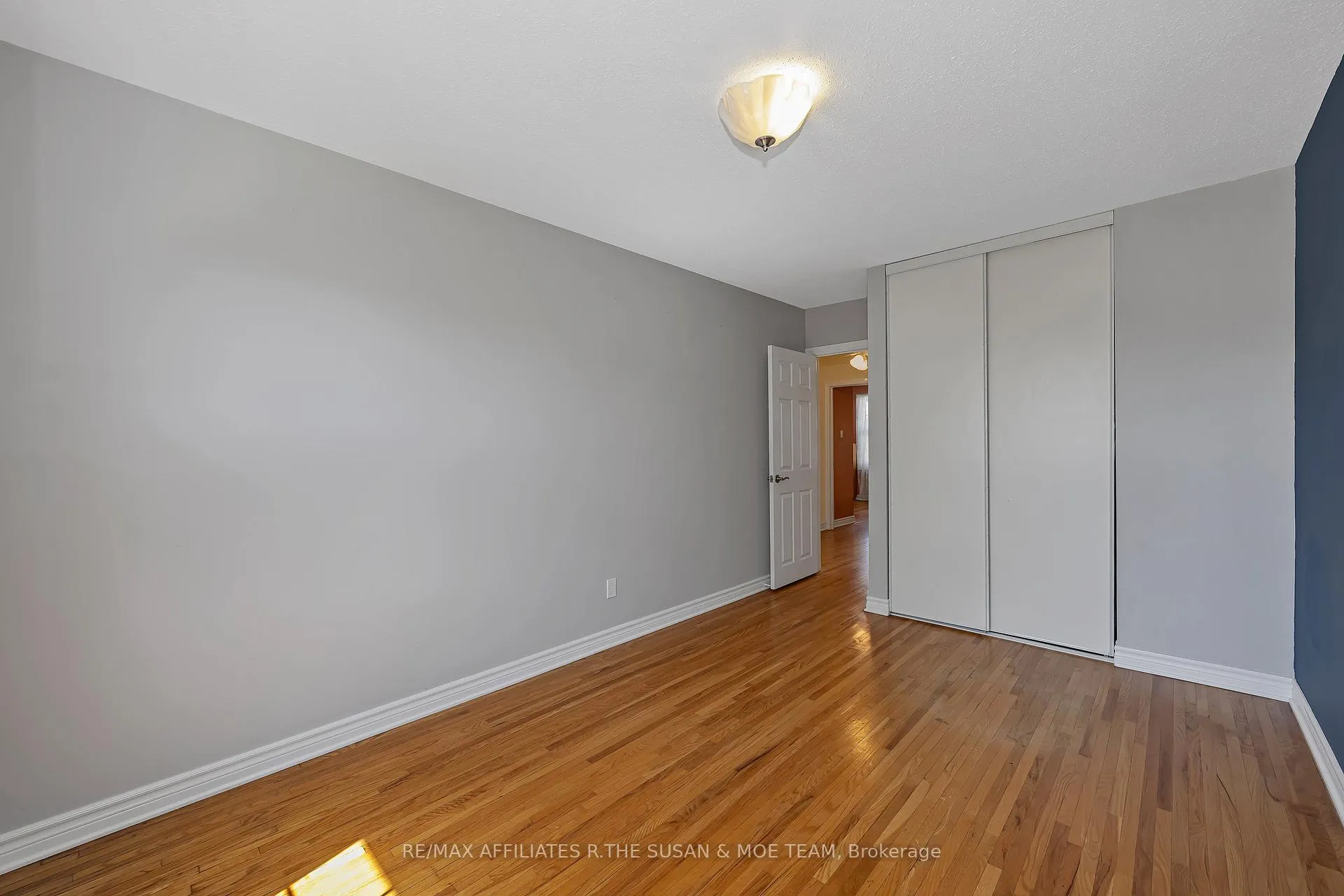 Photo 24 of 35 Monterey Drive, Ottawa, Leslie Park — HOMEH