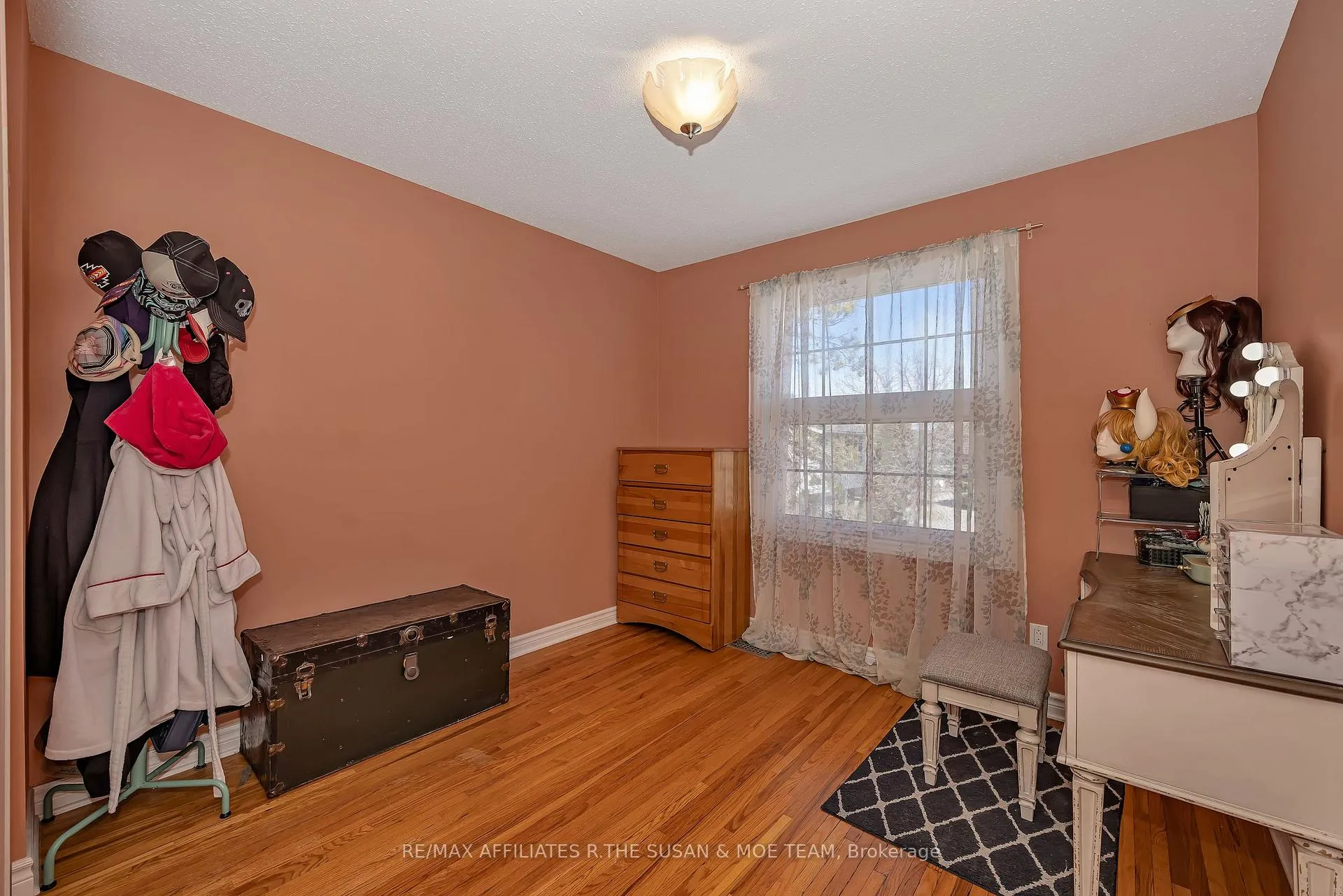 Photo 27 of 35 Monterey Drive, Ottawa, Leslie Park — HOMEH