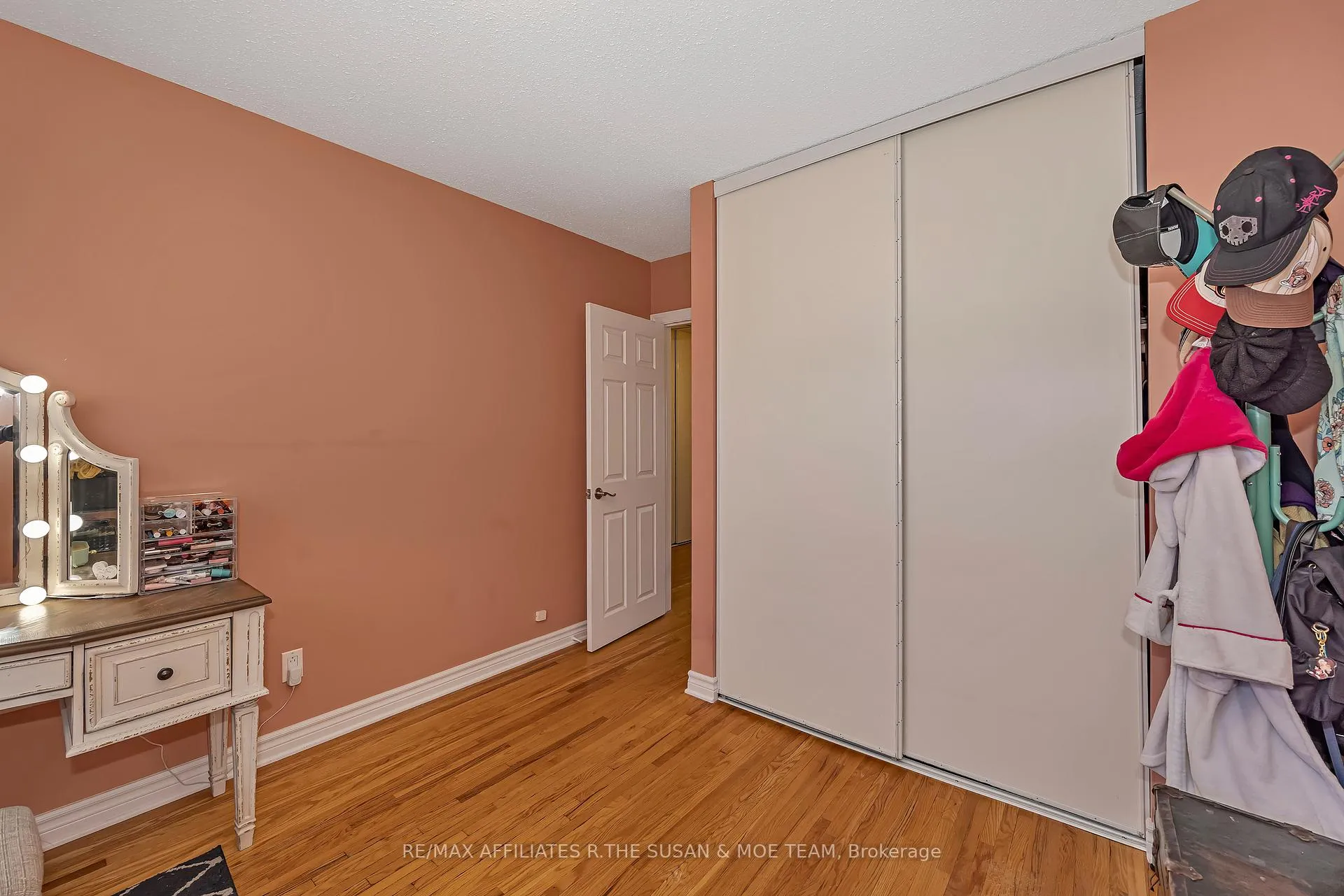 Photo 28 of 35 Monterey Drive, Ottawa, Leslie Park — HOMEH