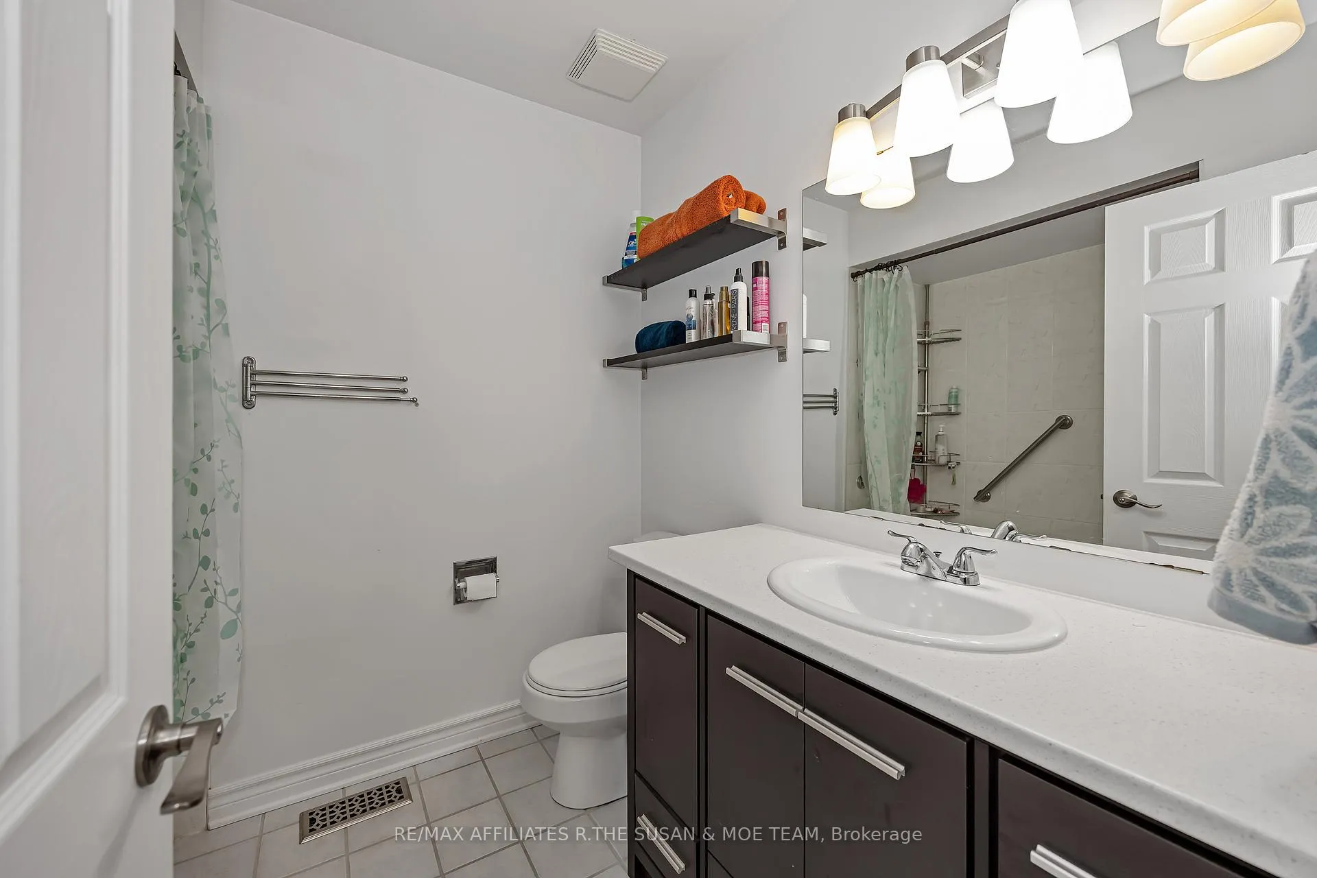 Photo 29 of 35 Monterey Drive, Ottawa, Leslie Park — HOMEH
