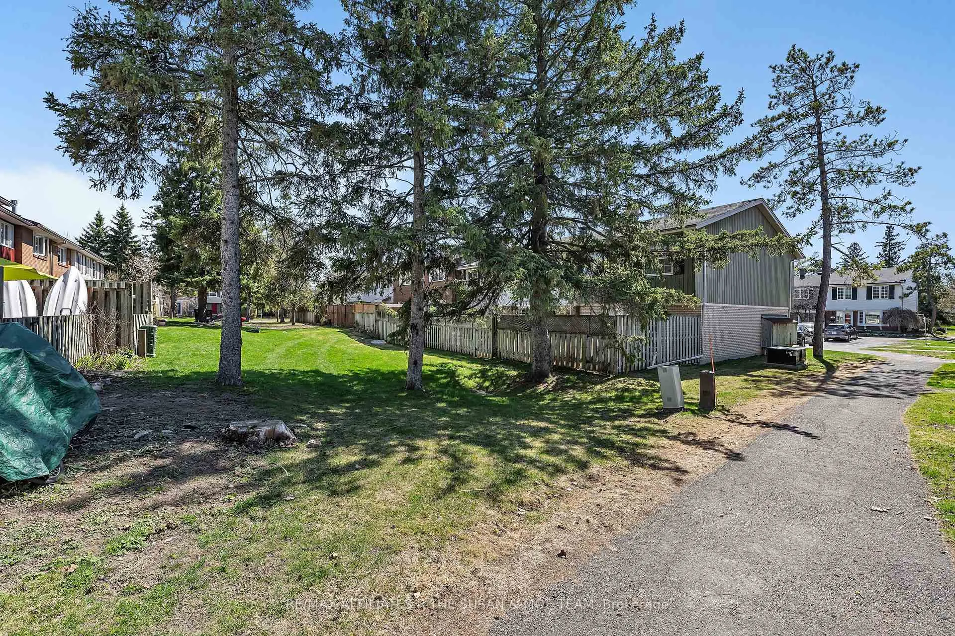 Photo 41 of 35 Monterey Drive, Ottawa, Leslie Park — HOMEH