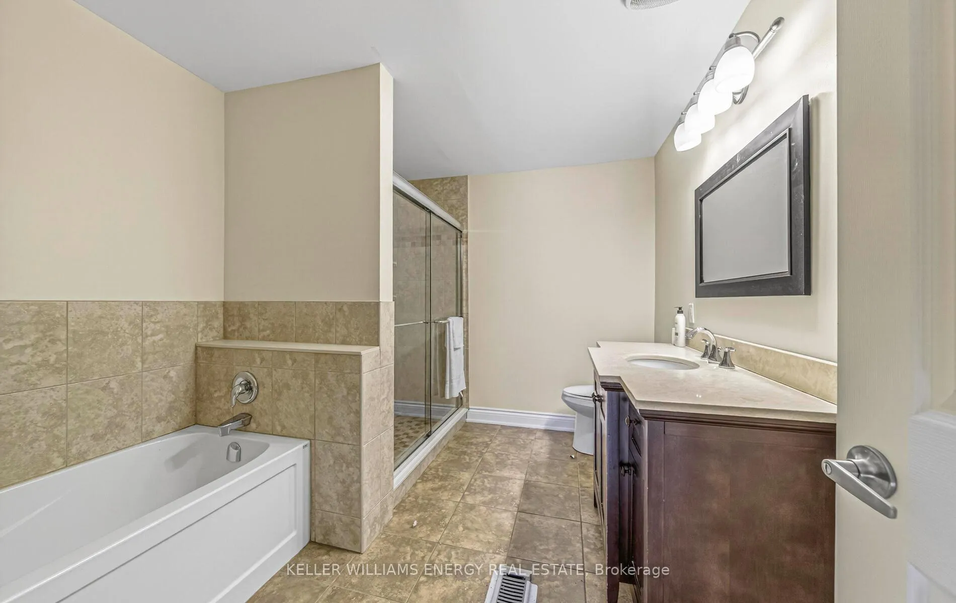 Photo 22 of 1704 Nash Road, Clarington, Courtice — HOMEH