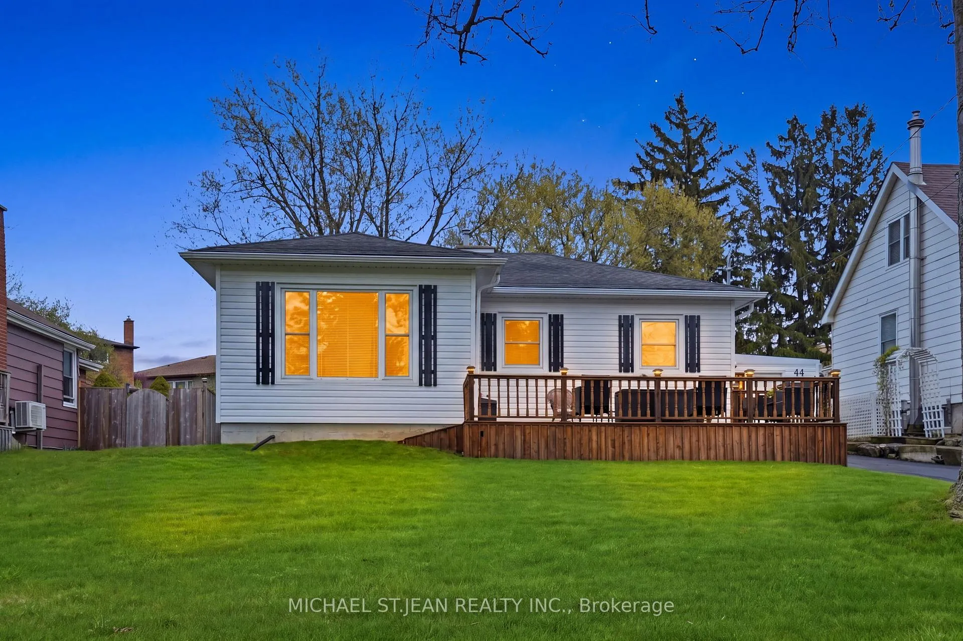 Photo 1 of 44 Lake Avenue N, Hamilton, Riverdale — HOMEH