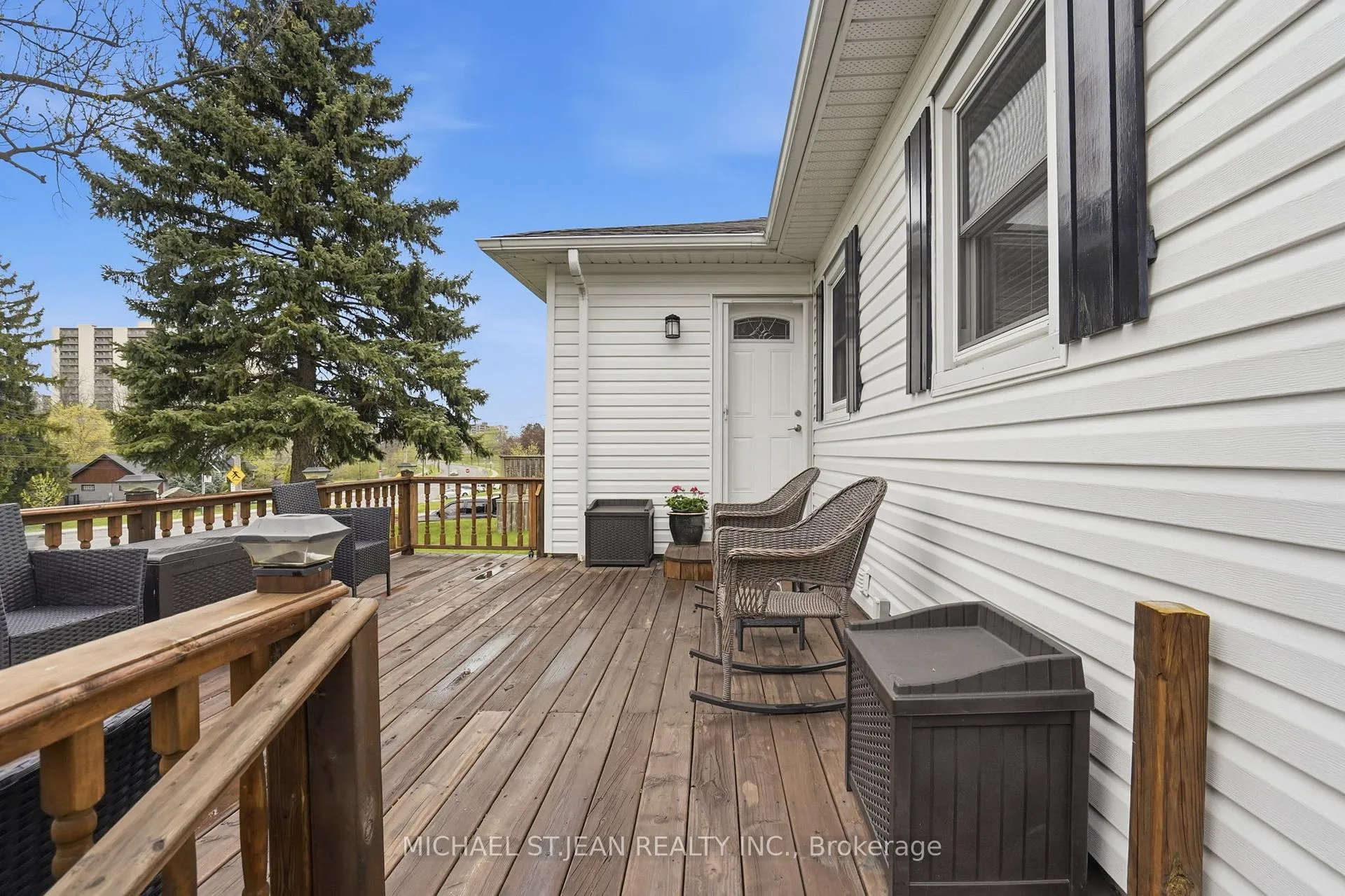 Photo 4 of 44 Lake Avenue N, Hamilton, Riverdale — HOMEH