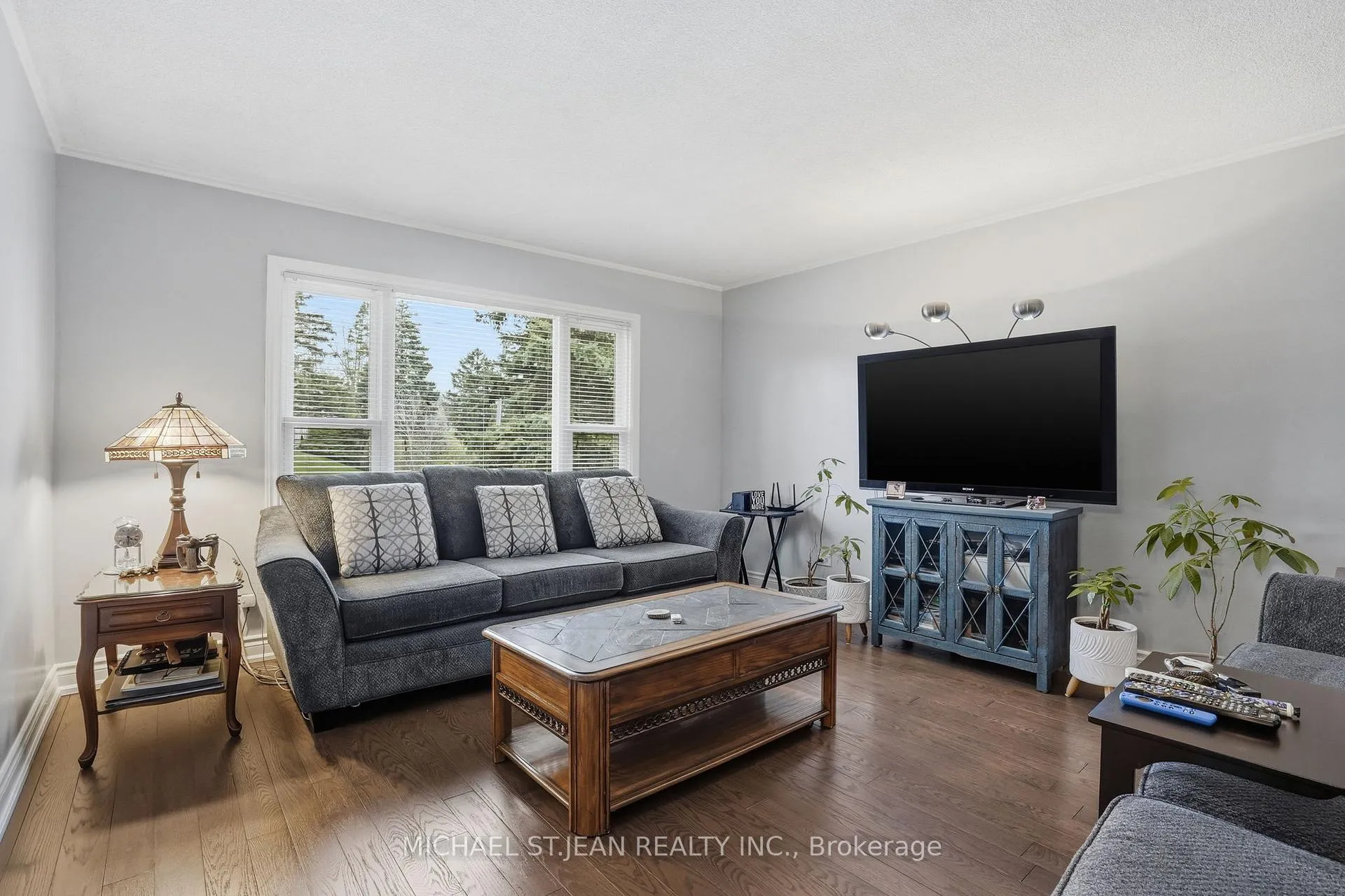 Photo 6 of 44 Lake Avenue N, Hamilton, Riverdale — HOMEH