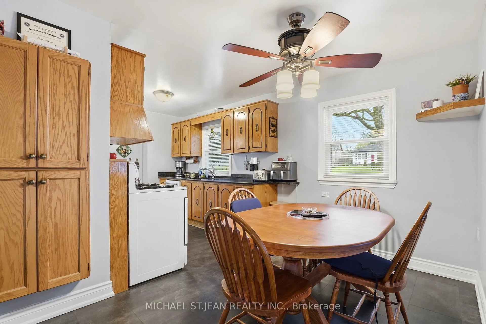 Photo 8 of 44 Lake Avenue N, Hamilton, Riverdale — HOMEH