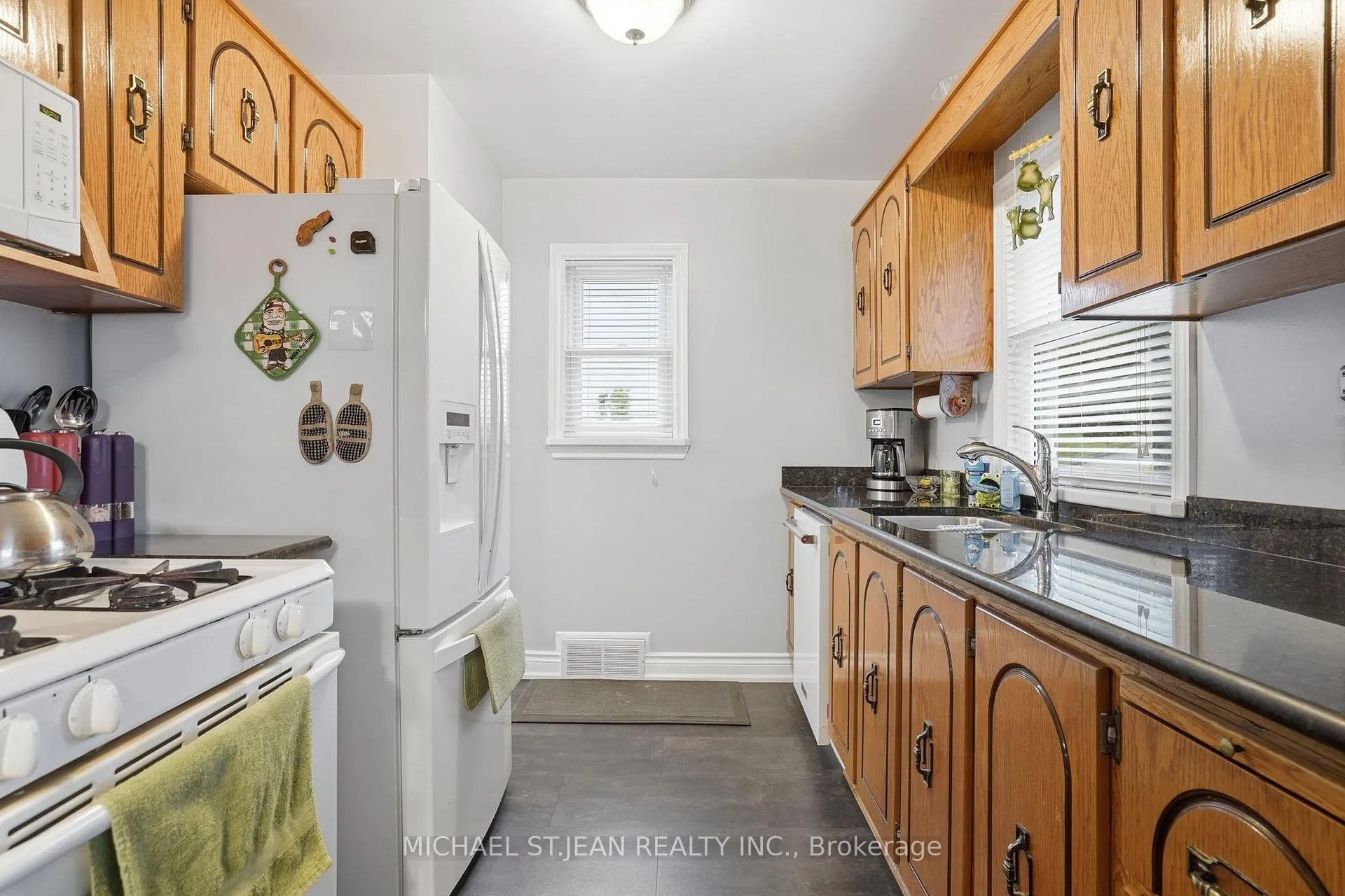 Photo 12 of 44 Lake Avenue N, Hamilton, Riverdale — HOMEH