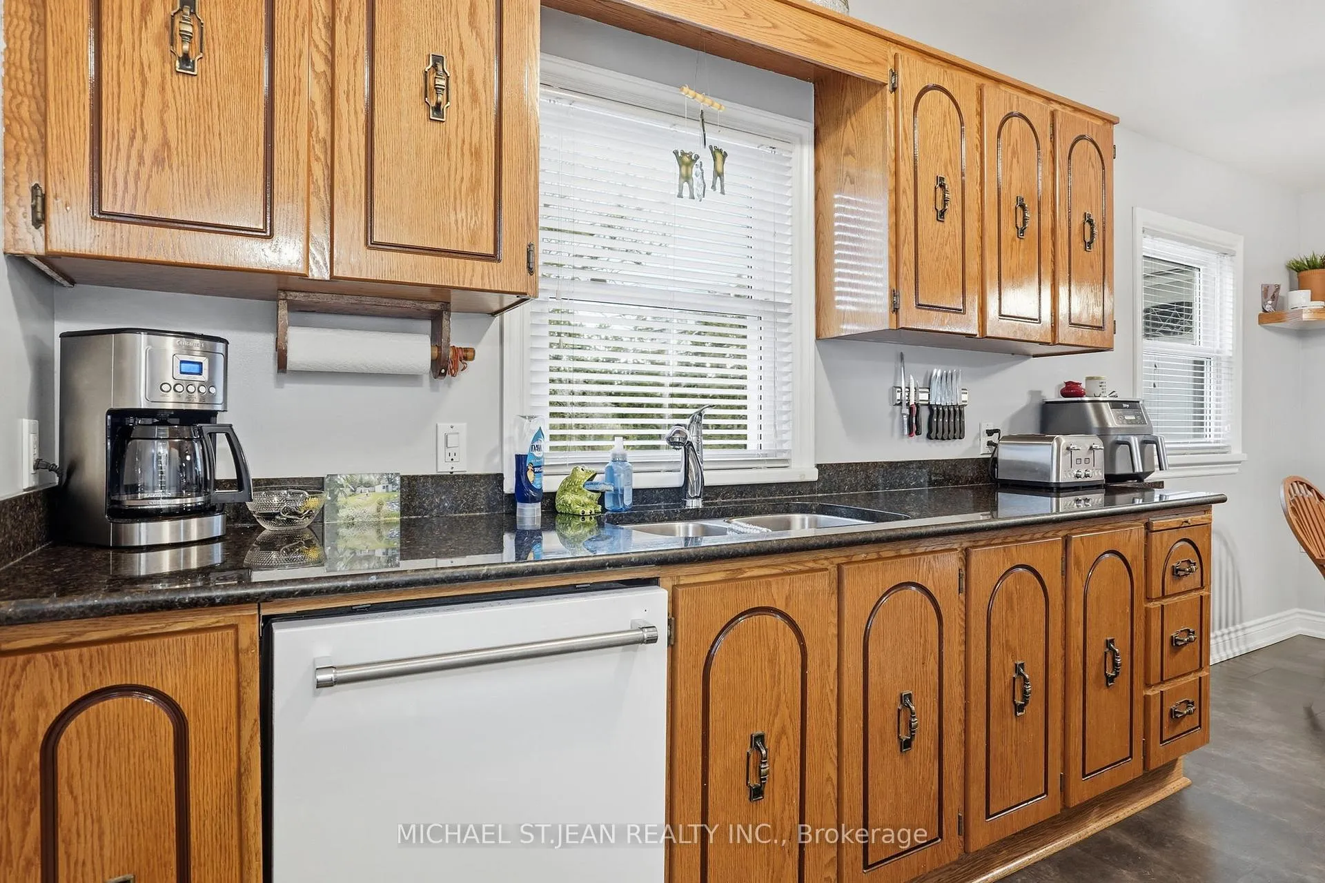 Photo 13 of 44 Lake Avenue N, Hamilton, Riverdale — HOMEH