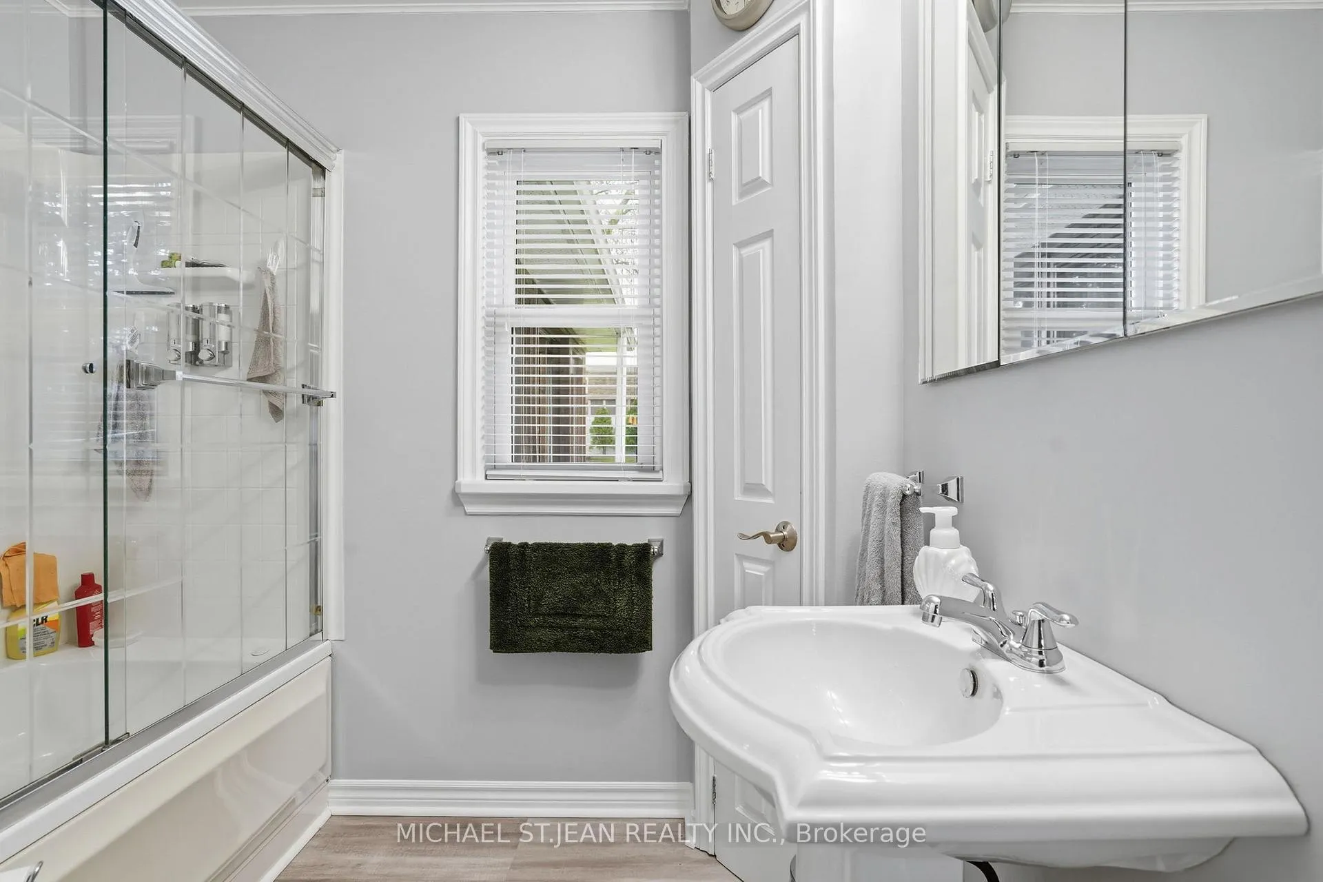 Photo 16 of 44 Lake Avenue N, Hamilton, Riverdale — HOMEH