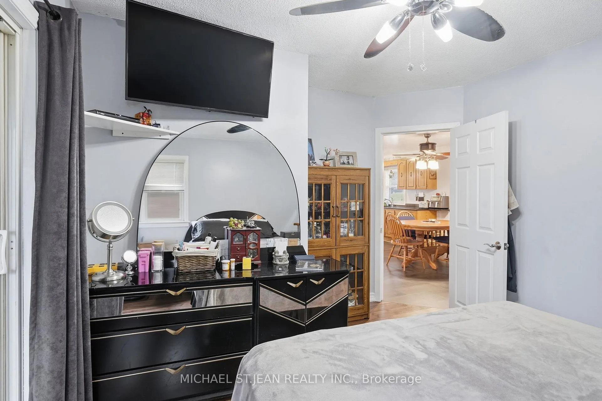 Photo 20 of 44 Lake Avenue N, Hamilton, Riverdale — HOMEH