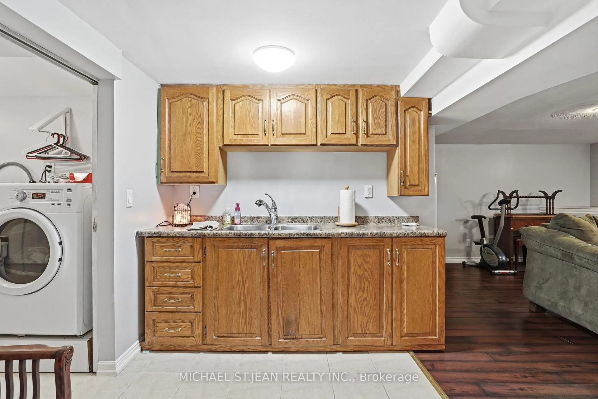 Photo 27 of 44 Lake Avenue N, Hamilton, Riverdale — HOMEH