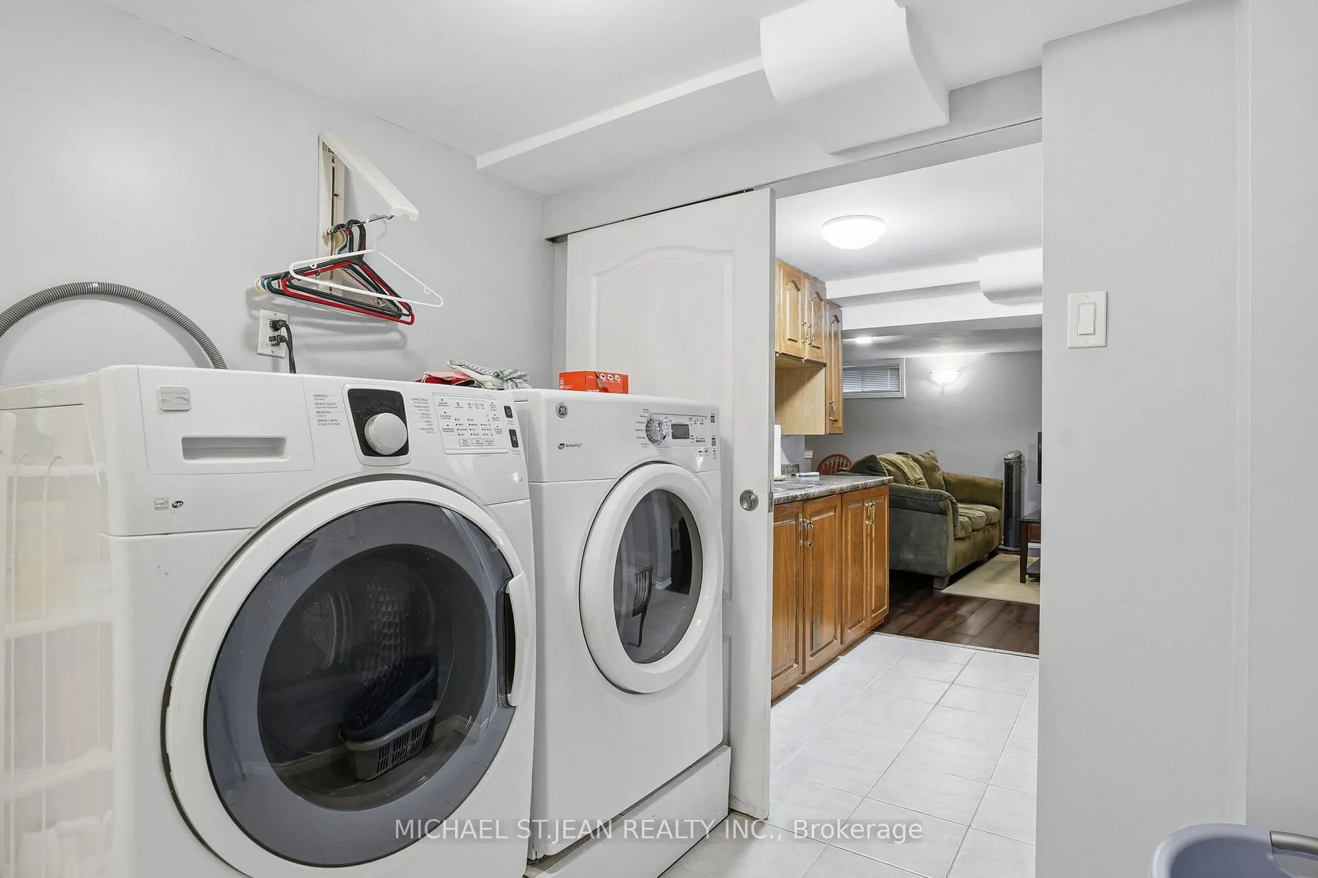 Photo 28 of 44 Lake Avenue N, Hamilton, Riverdale — HOMEH