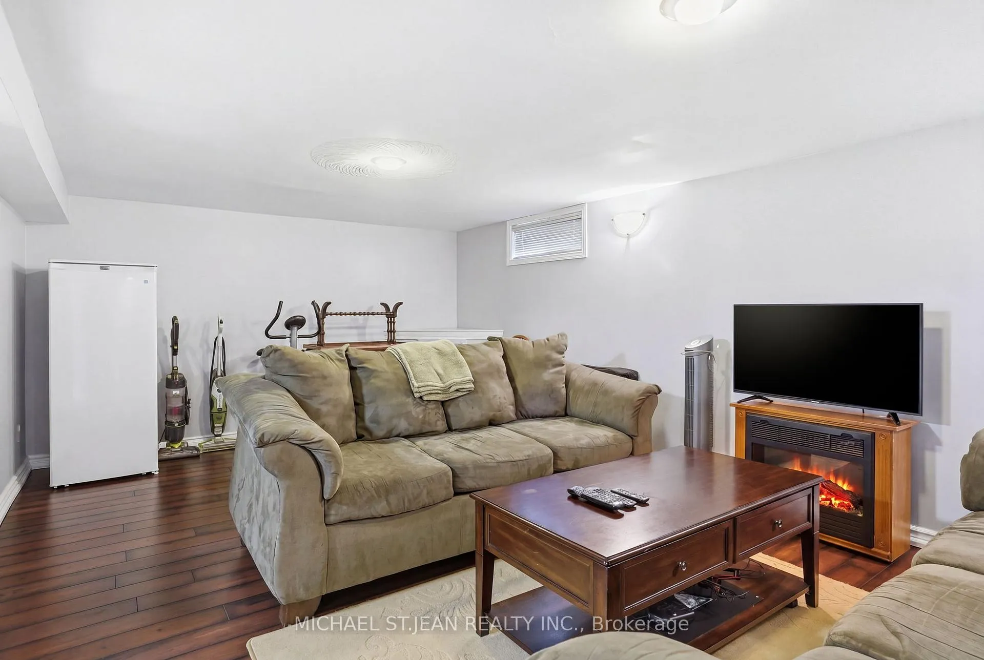 Photo 33 of 44 Lake Avenue N, Hamilton, Riverdale — HOMEH