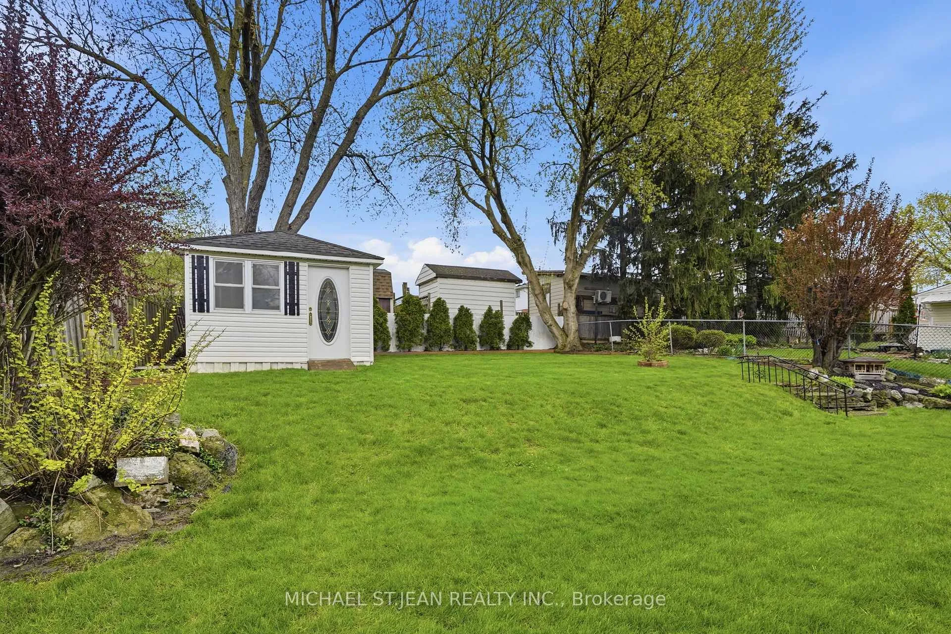 Photo 39 of 44 Lake Avenue N, Hamilton, Riverdale — HOMEH