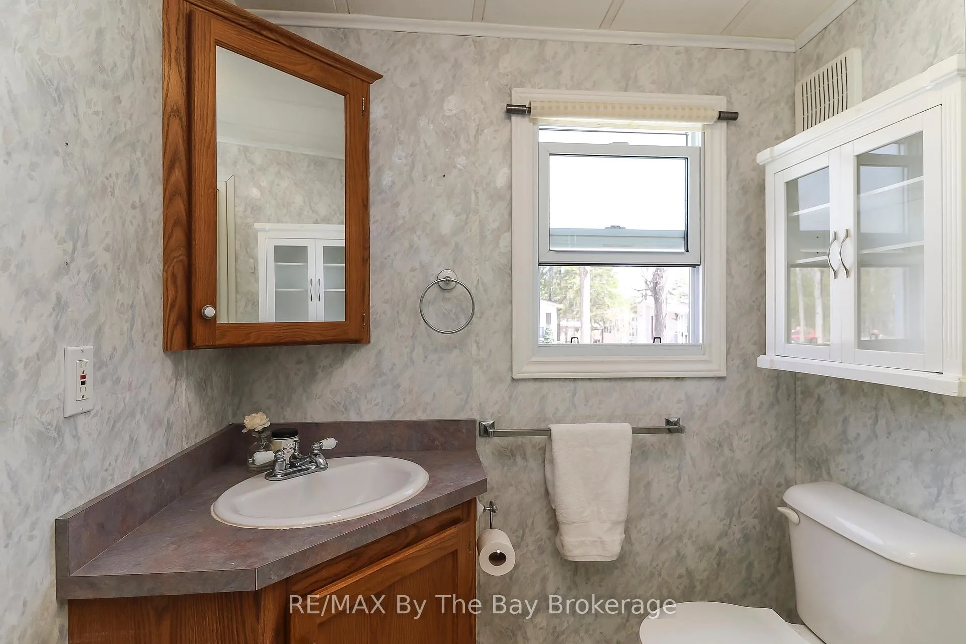 Photo 12 of 6 Pacific Avenue, Wasaga Beach — HOMEH