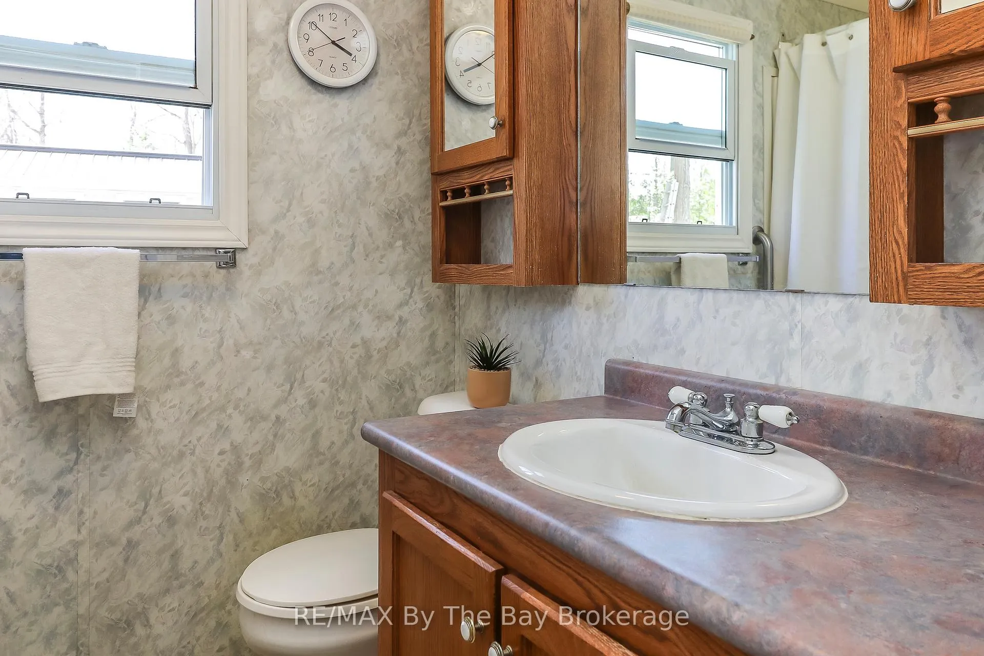 Photo 14 of 6 Pacific Avenue, Wasaga Beach — HOMEH