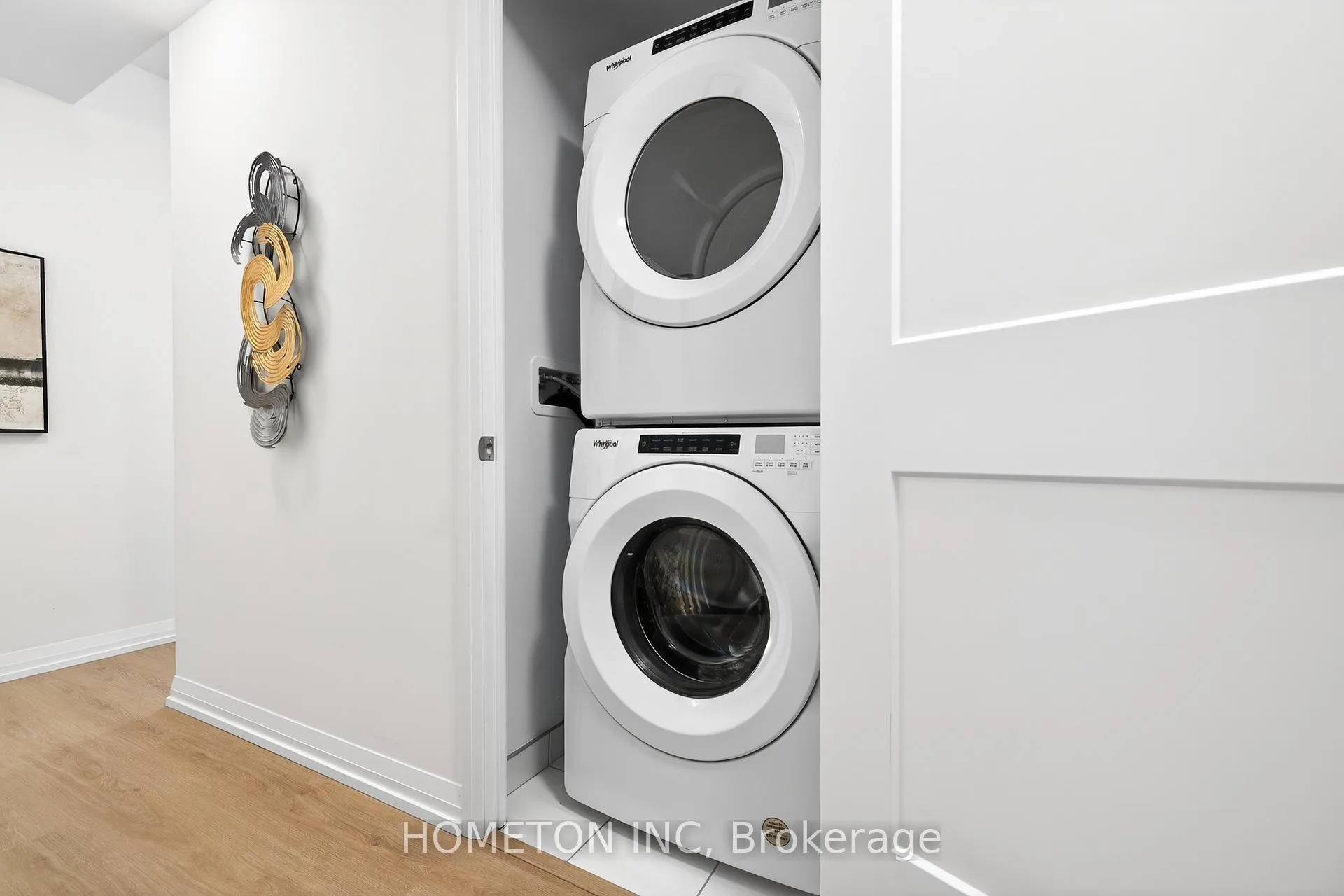 Photo 7 of Unit 1217, 50 Dunfield Avenue, Toronto, Mount Pleasant West — HOMEH