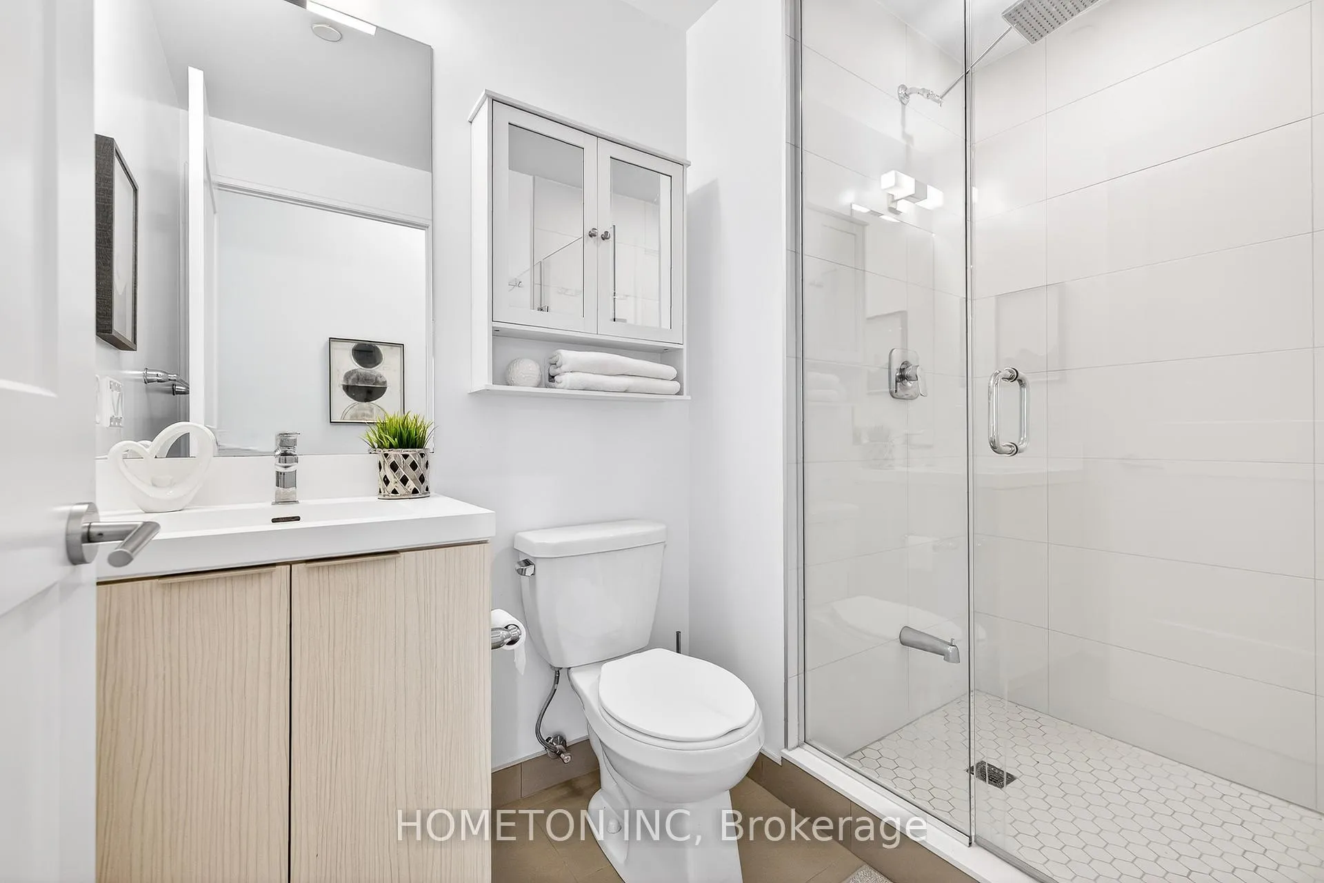 Photo 8 of Unit 1217, 50 Dunfield Avenue, Toronto, Mount Pleasant West — HOMEH