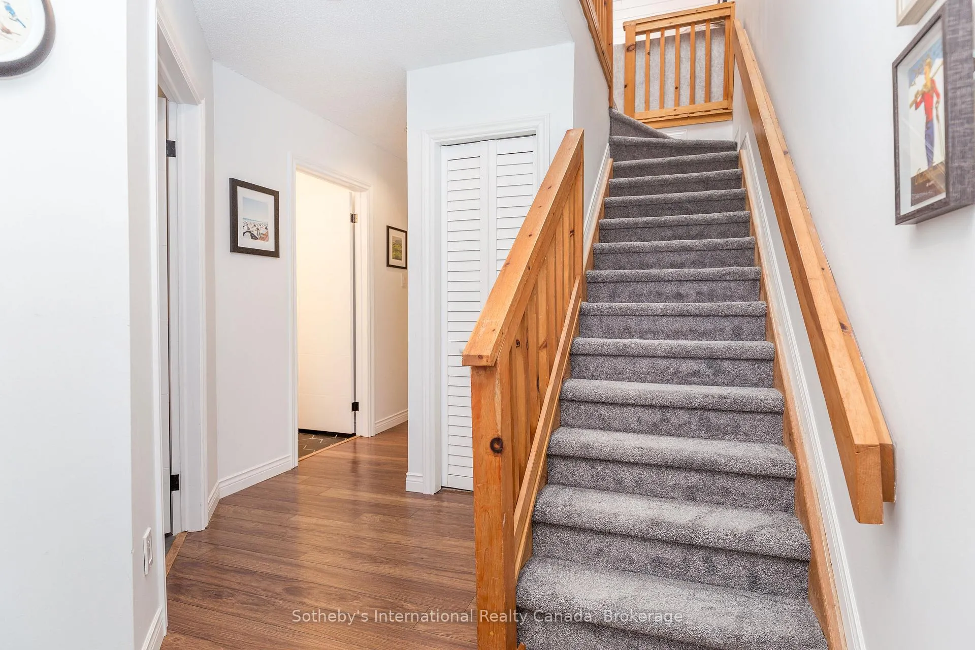 Photo 3 of Unit 16, 125 Fairway Crescent, Collingwood — HOMEH