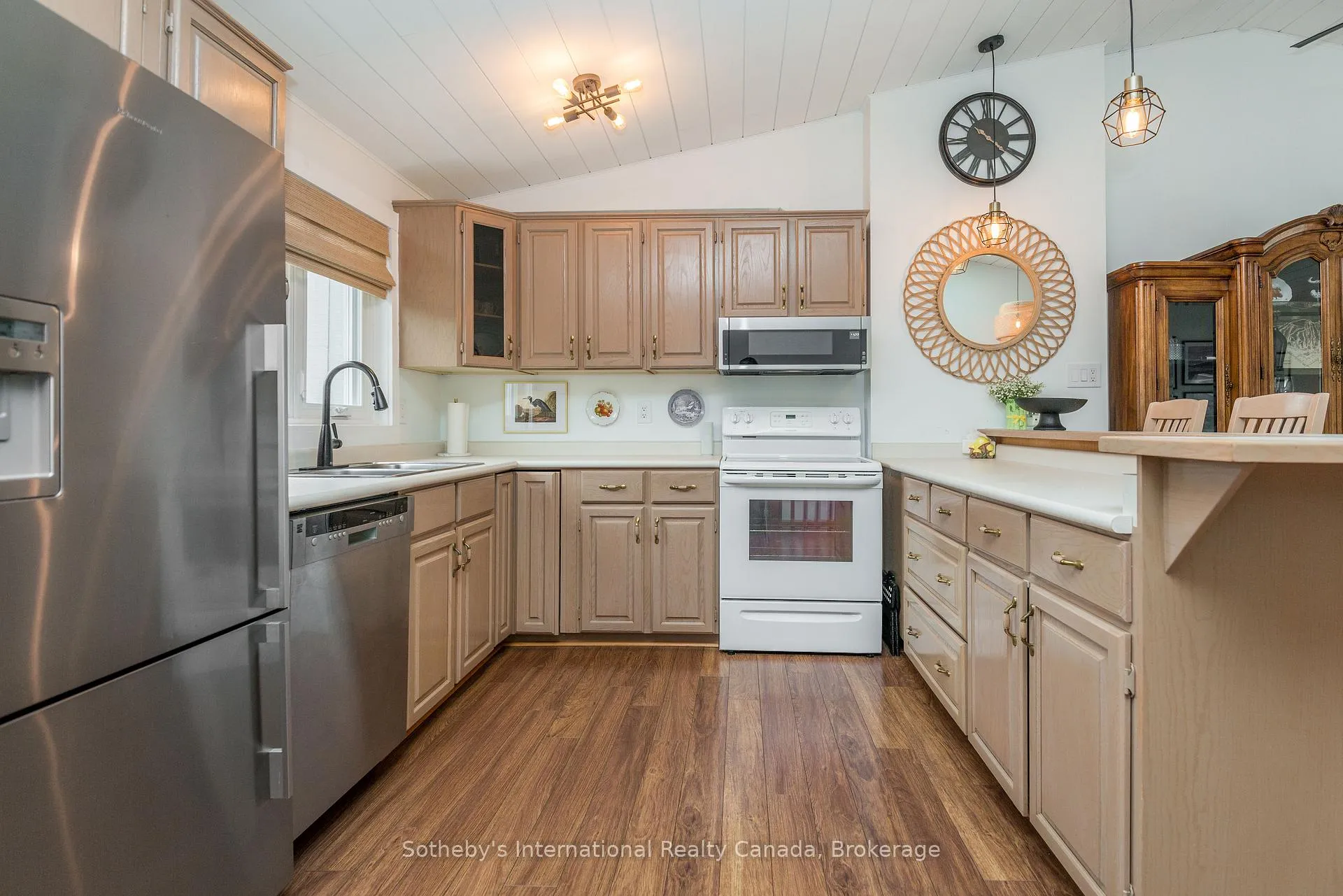 Photo 13 of Unit 16, 125 Fairway Crescent, Collingwood — HOMEH