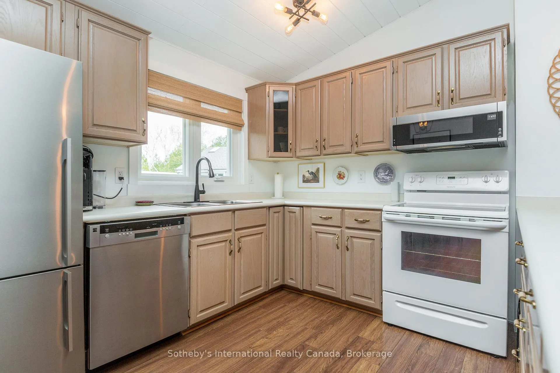 Photo 14 of Unit 16, 125 Fairway Crescent, Collingwood — HOMEH