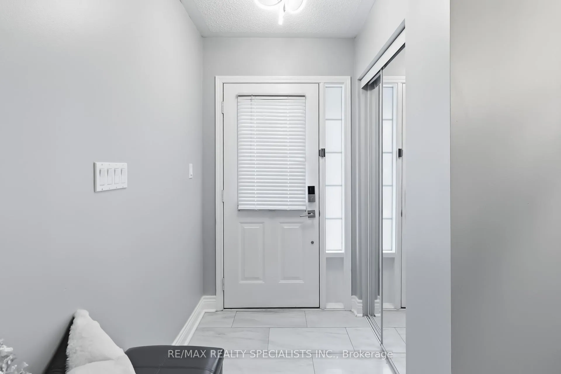 Photo 5 of 2481 Carberry Way, Oakville, Westmount — HOMEH