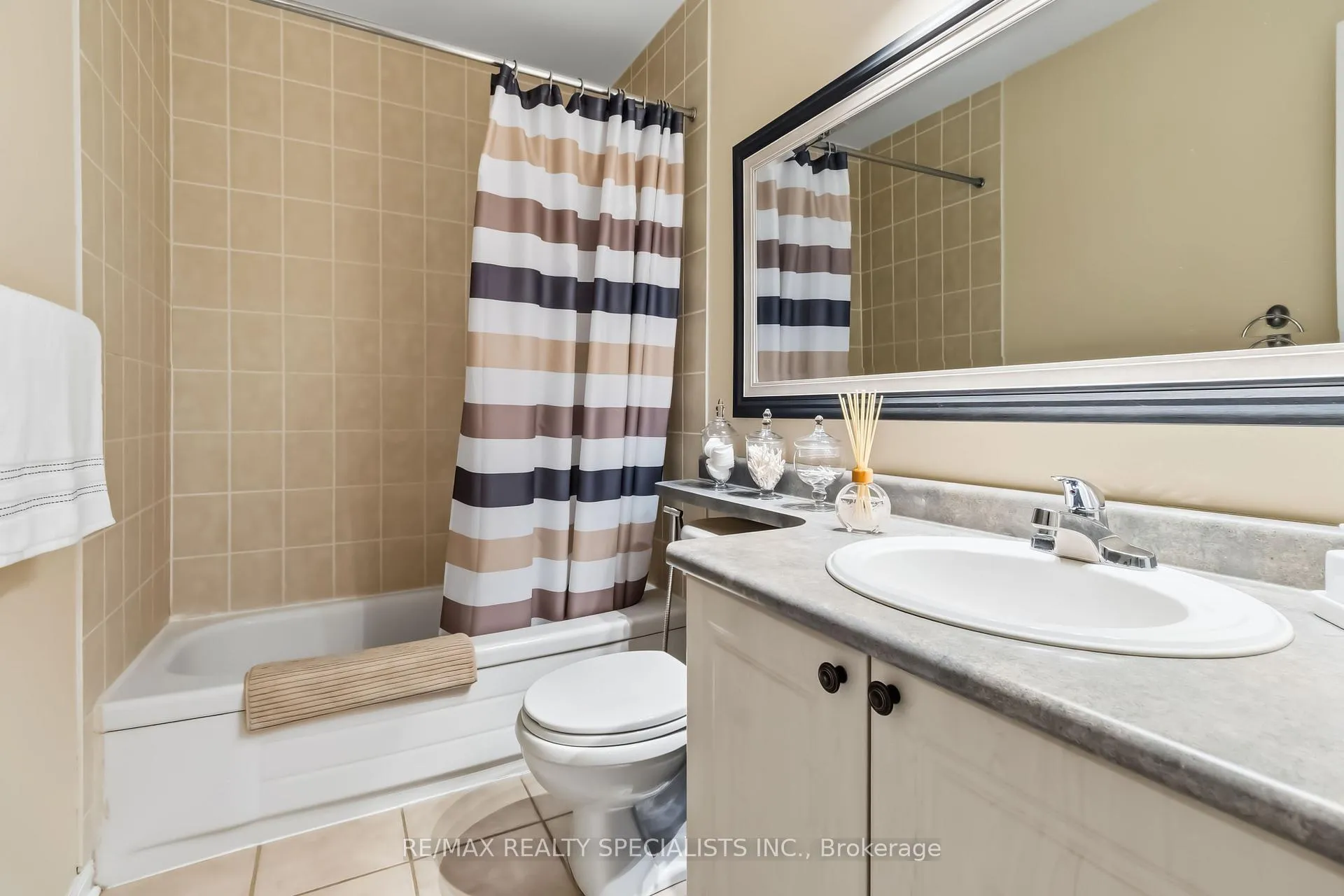 Photo 24 of 2481 Carberry Way, Oakville, Westmount — HOMEH