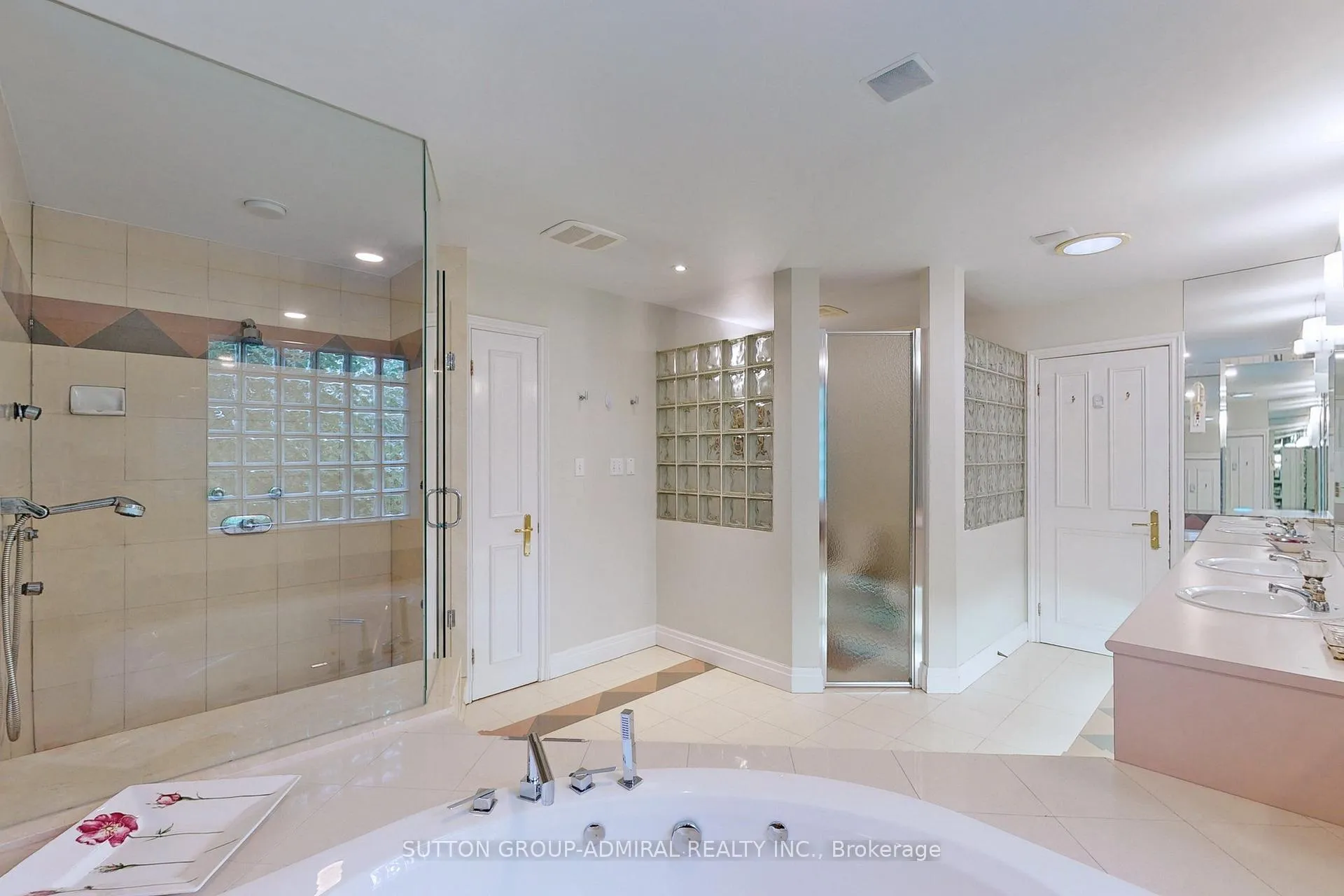 Photo 17 of 27 Shelborne Avenue, Toronto, Bedford Park-Nortown — HOMEH