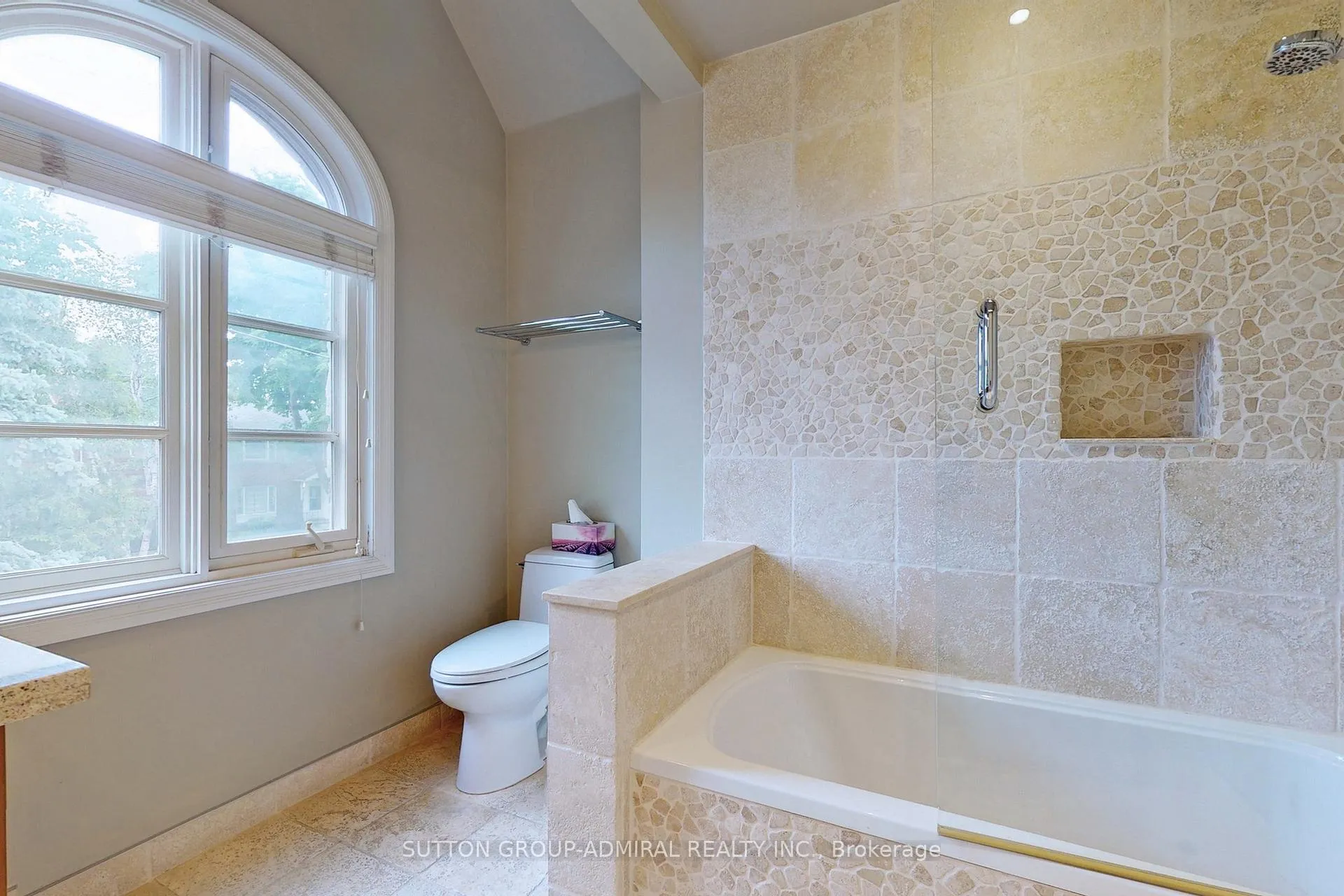 Photo 20 of 27 Shelborne Avenue, Toronto, Bedford Park-Nortown — HOMEH