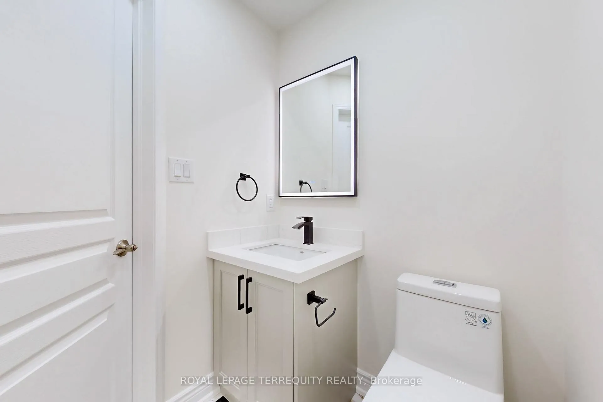 Photo 15 of 2062 Redstone Crescent, Oakville, Westmount — HOMEH