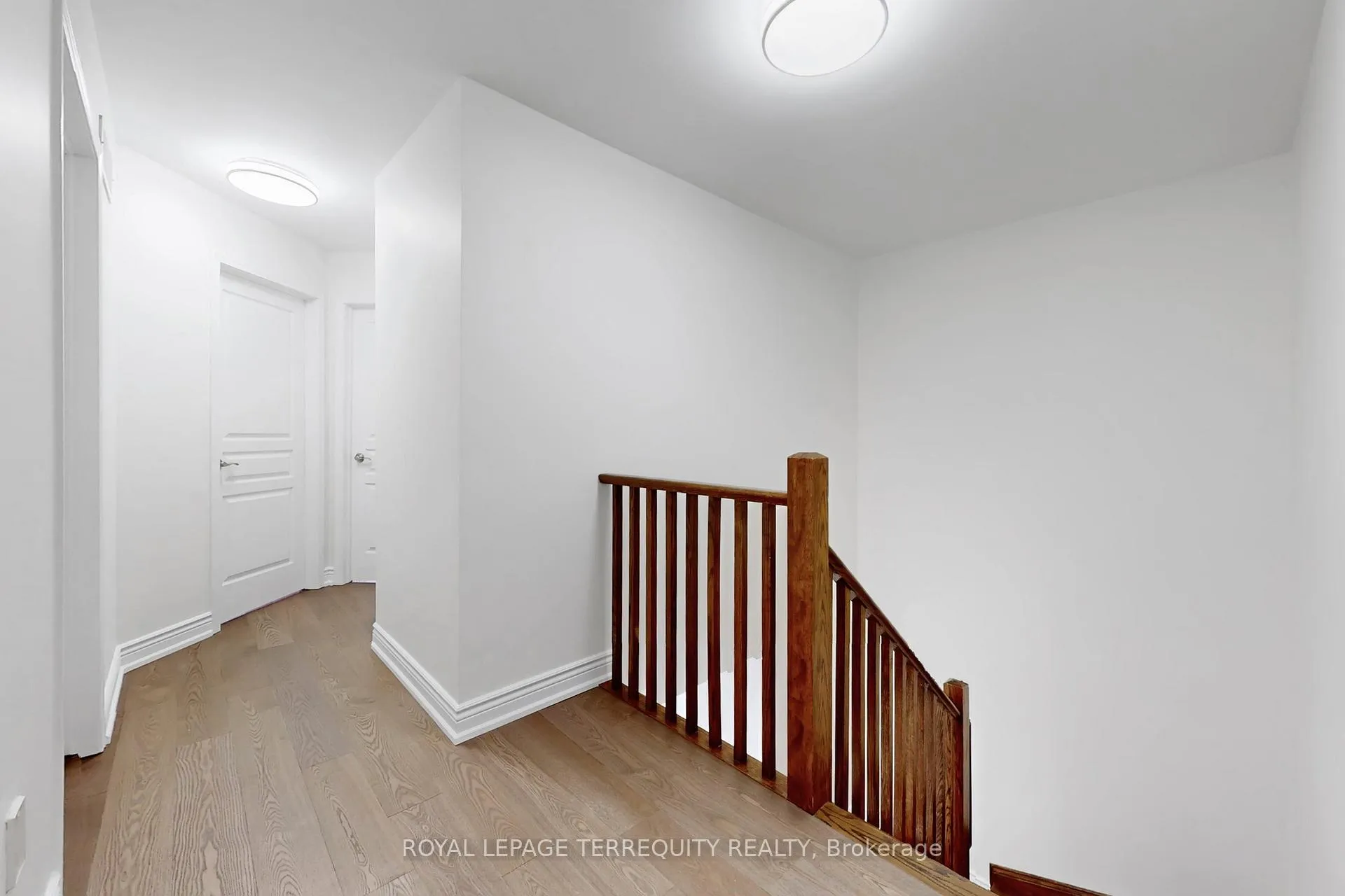 Photo 18 of 2062 Redstone Crescent, Oakville, Westmount — HOMEH