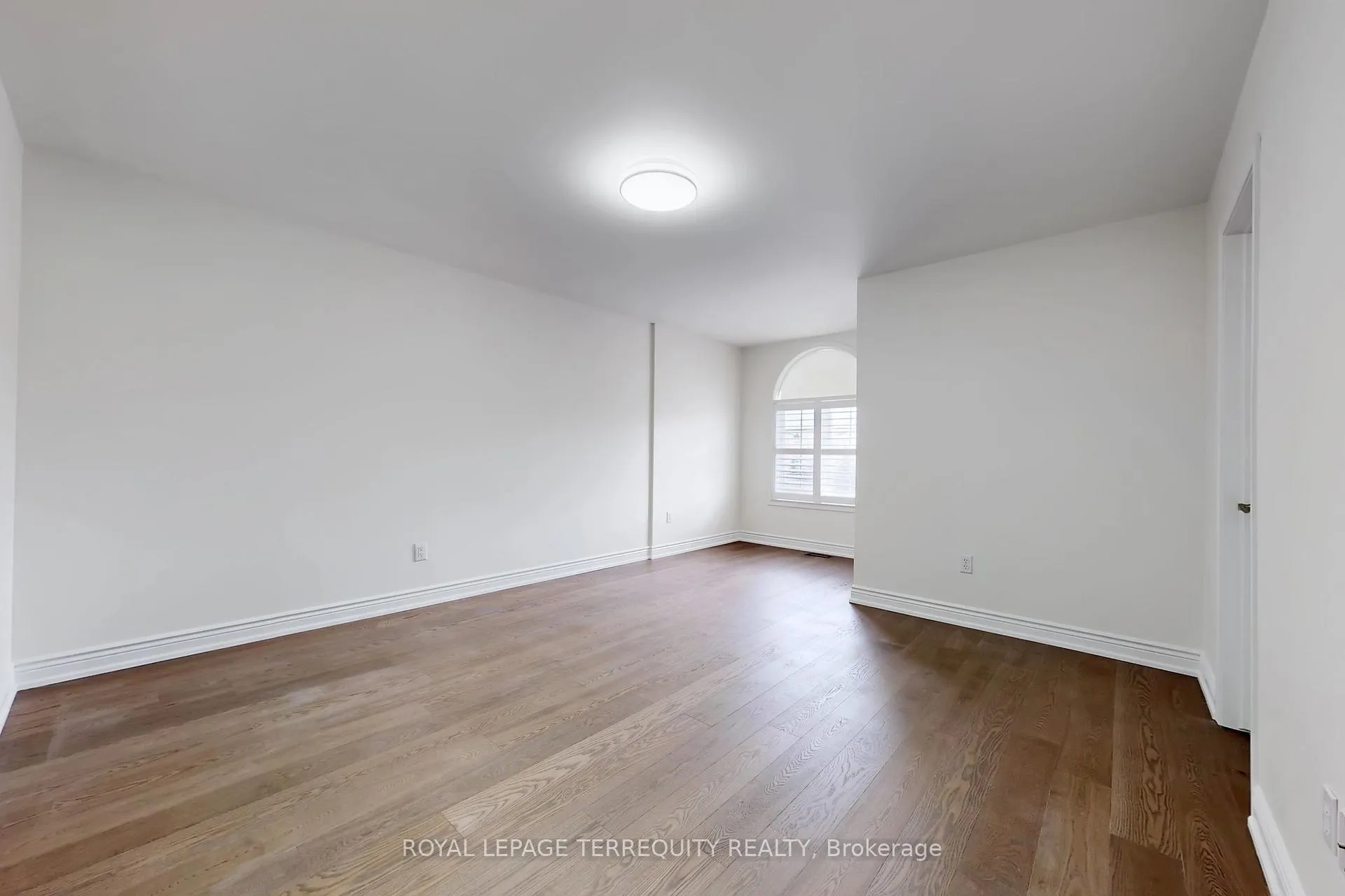 Photo 19 of 2062 Redstone Crescent, Oakville, Westmount — HOMEH