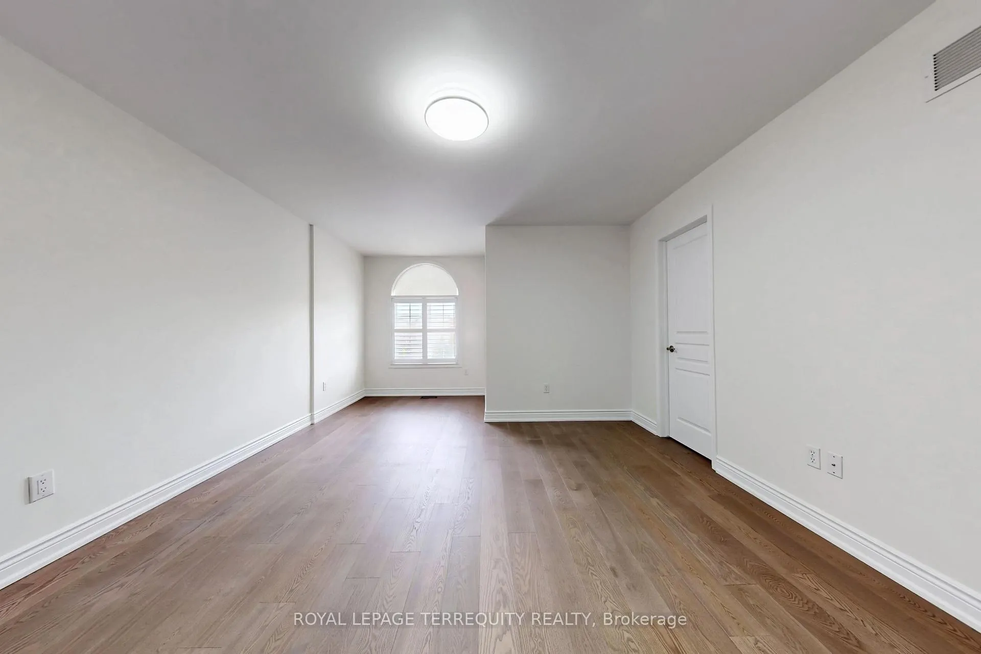Photo 20 of 2062 Redstone Crescent, Oakville, Westmount — HOMEH