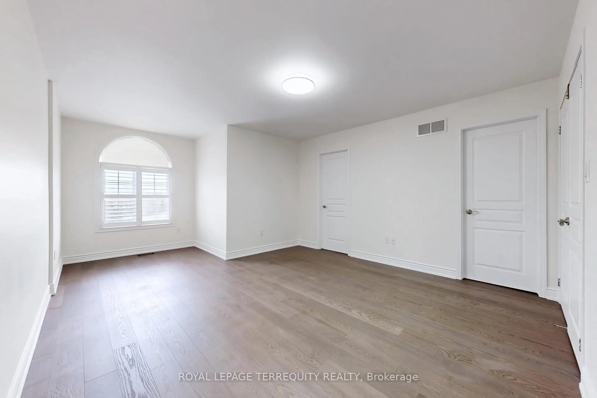 Photo 21 of 2062 Redstone Crescent, Oakville, Westmount — HOMEH