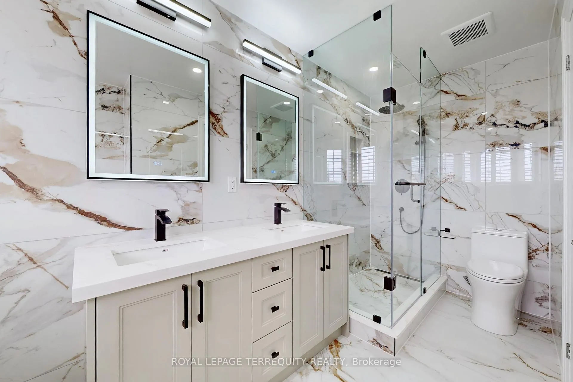 Photo 24 of 2062 Redstone Crescent, Oakville, Westmount — HOMEH