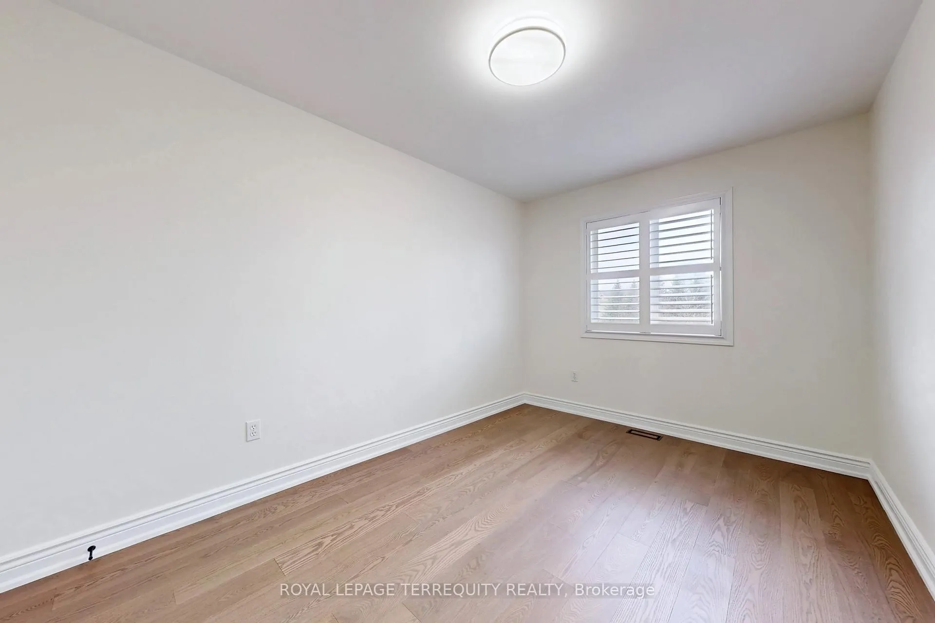 Photo 26 of 2062 Redstone Crescent, Oakville, Westmount — HOMEH