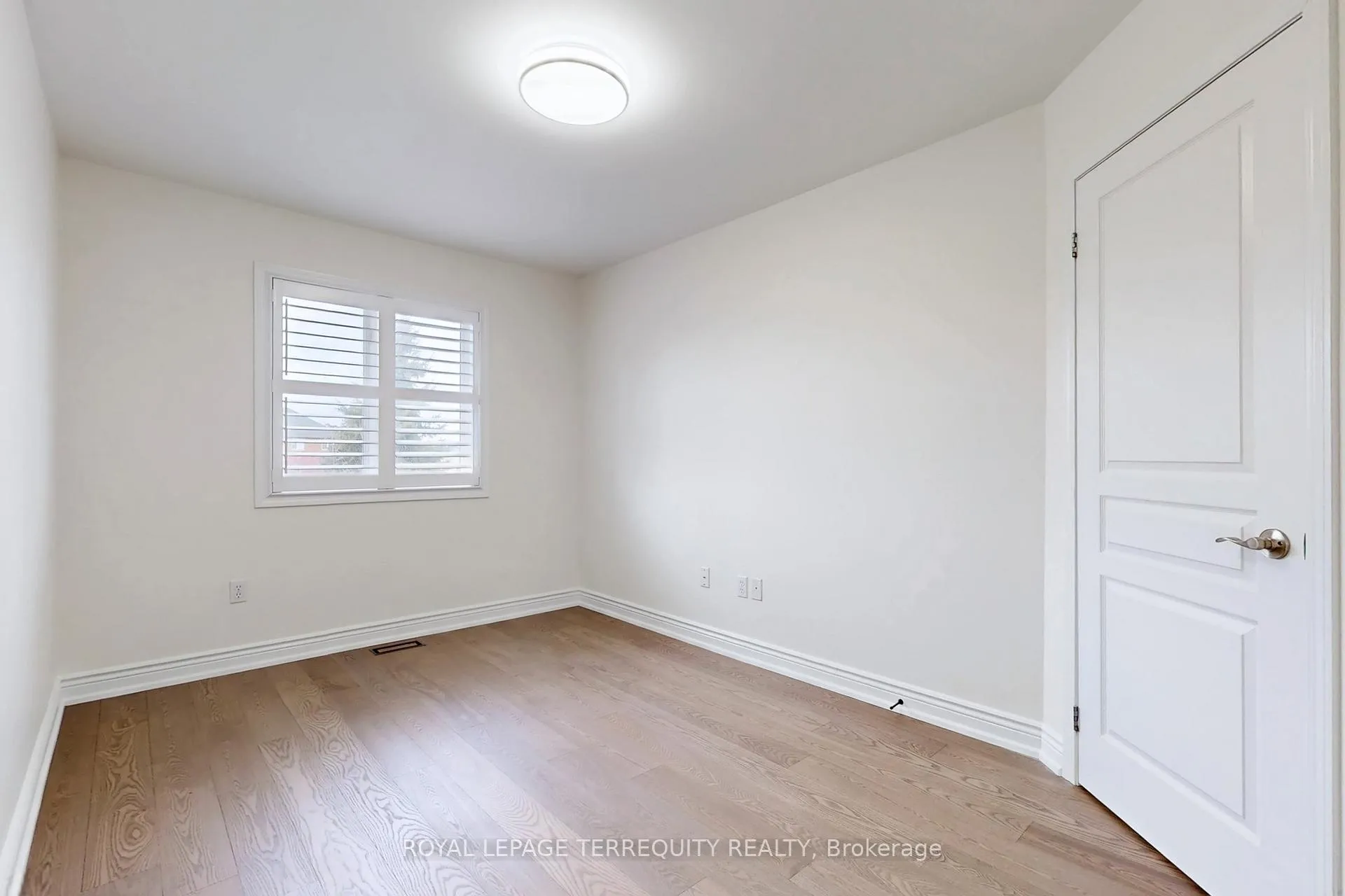 Photo 28 of 2062 Redstone Crescent, Oakville, Westmount — HOMEH