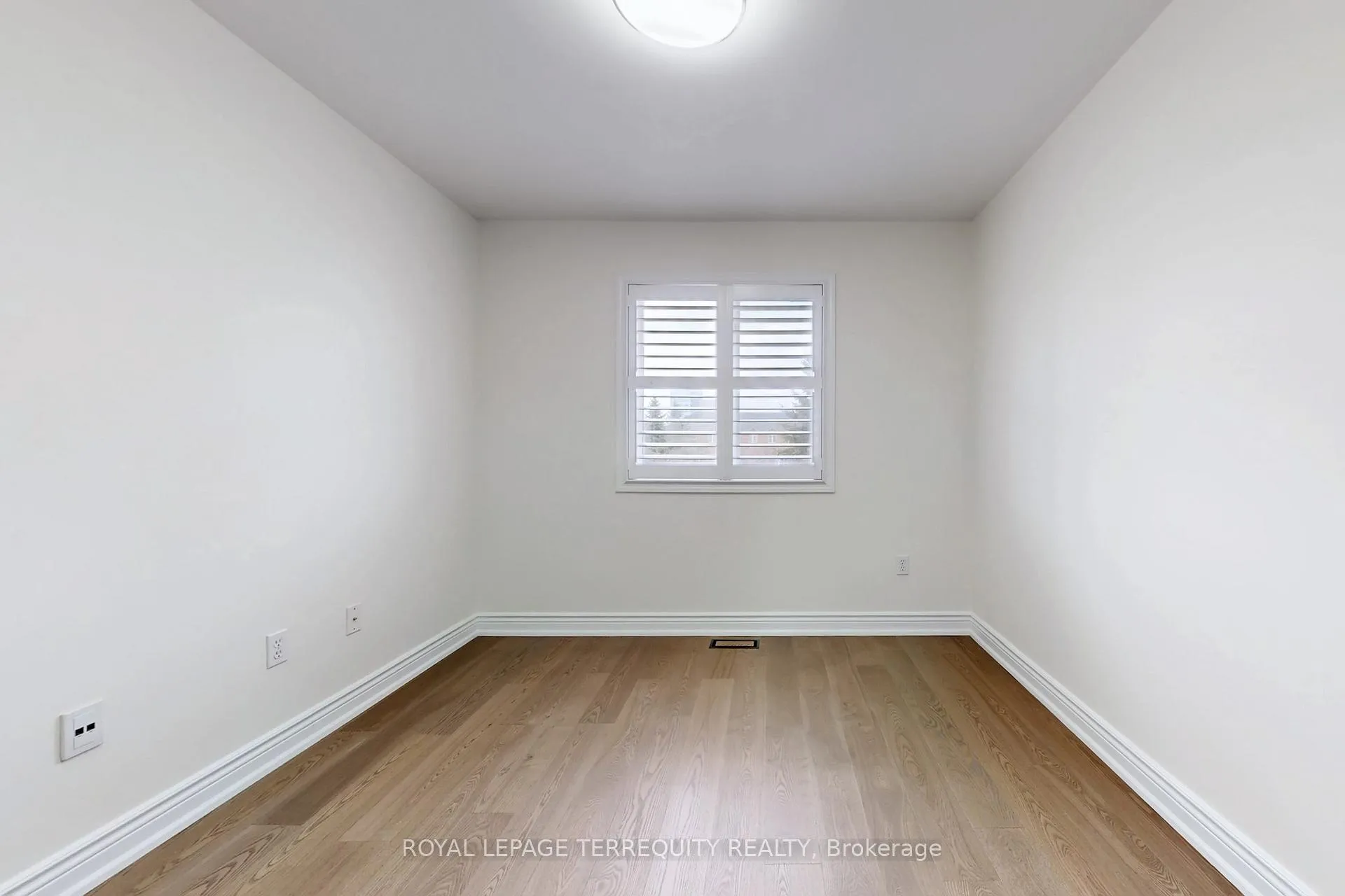 Photo 29 of 2062 Redstone Crescent, Oakville, Westmount — HOMEH