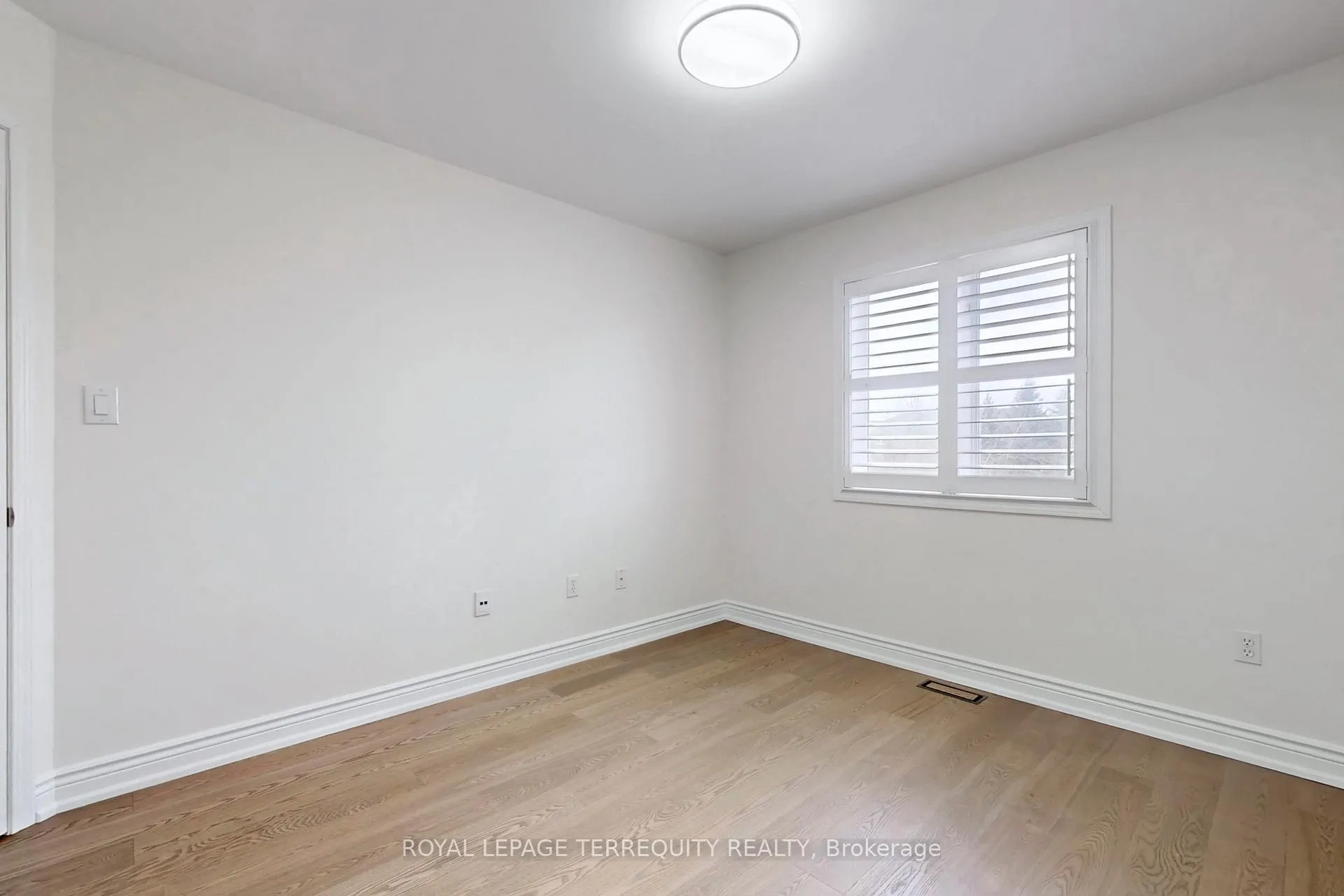 Photo 30 of 2062 Redstone Crescent, Oakville, Westmount — HOMEH