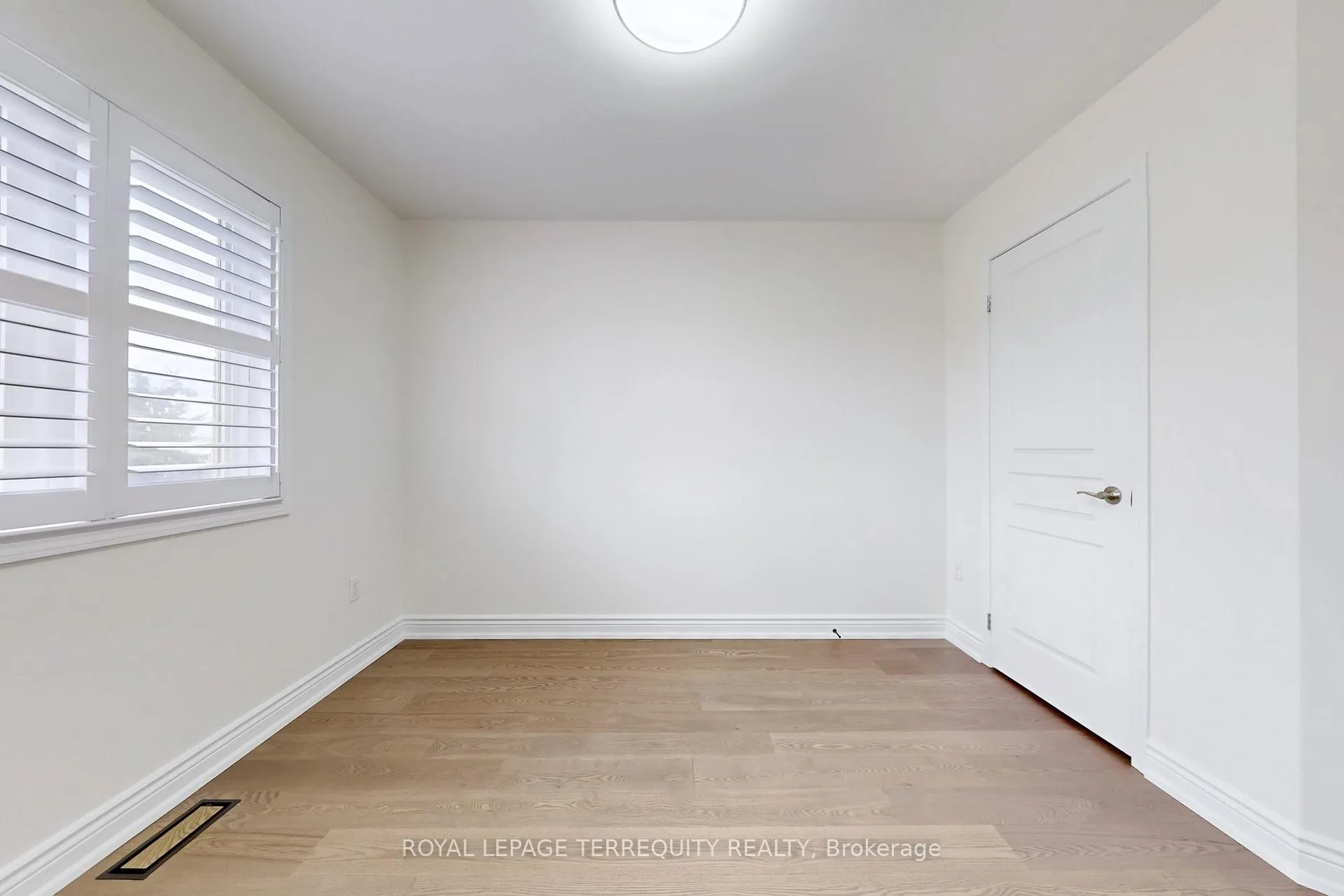 Photo 31 of 2062 Redstone Crescent, Oakville, Westmount — HOMEH