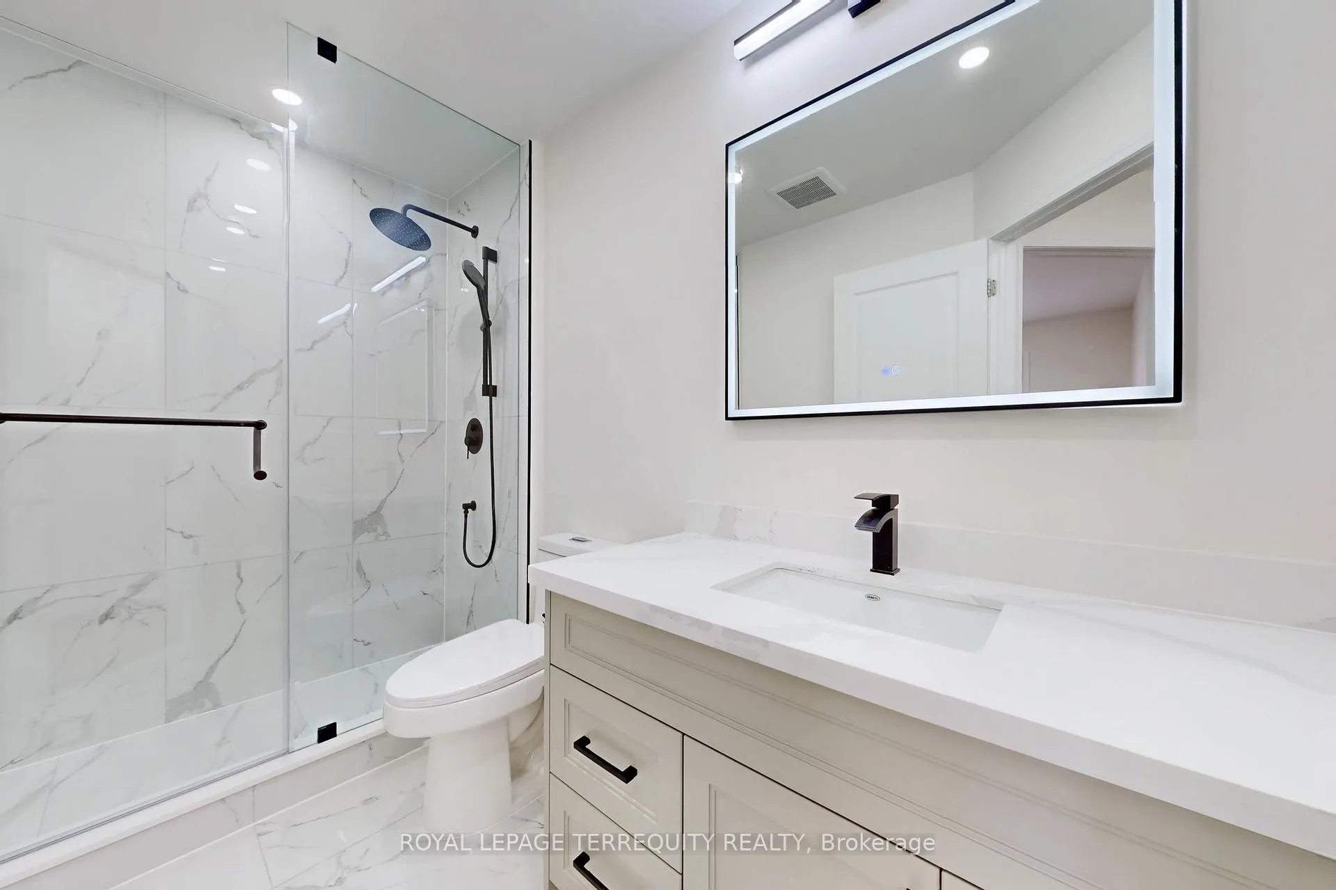 Photo 32 of 2062 Redstone Crescent, Oakville, Westmount — HOMEH