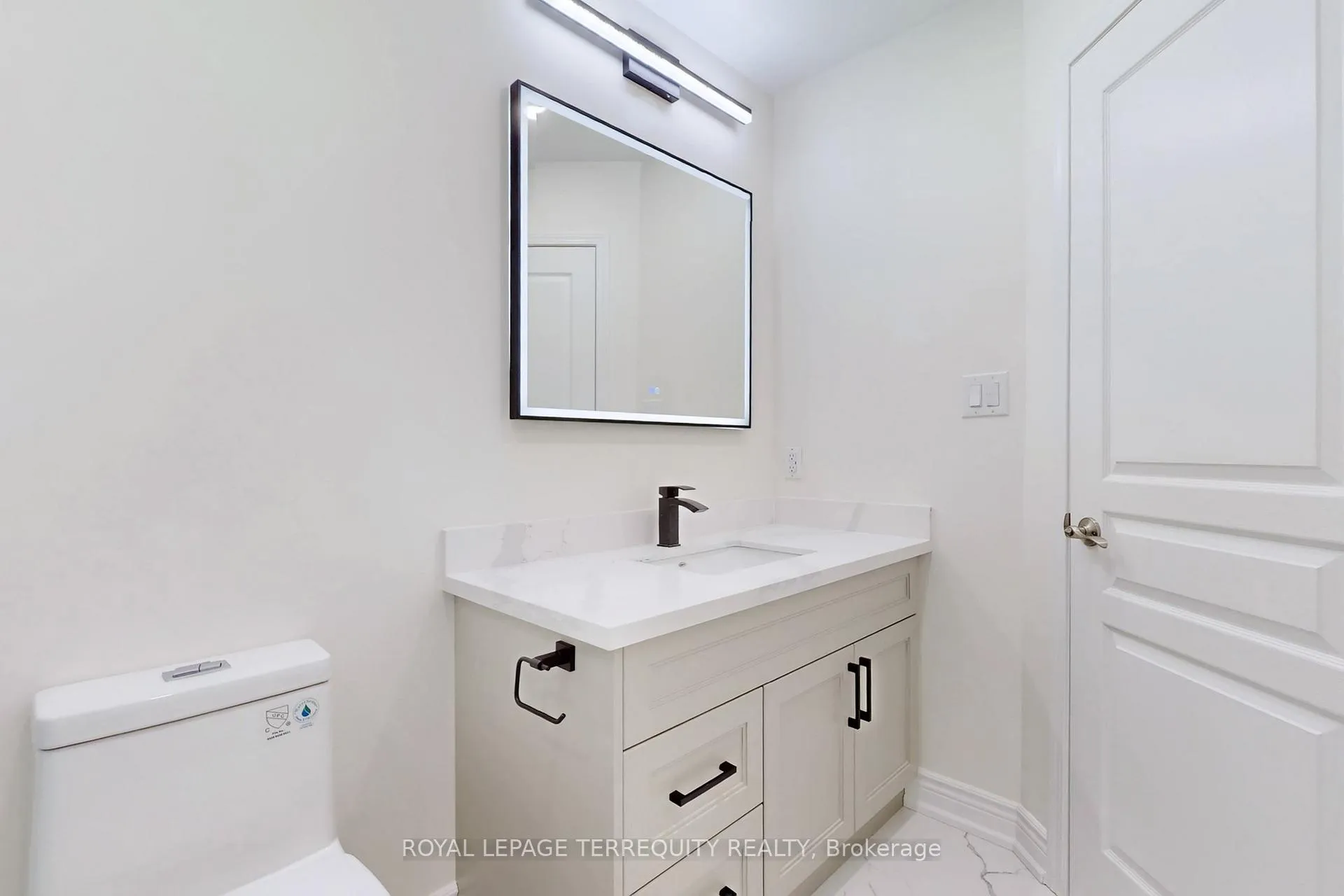 Photo 33 of 2062 Redstone Crescent, Oakville, Westmount — HOMEH