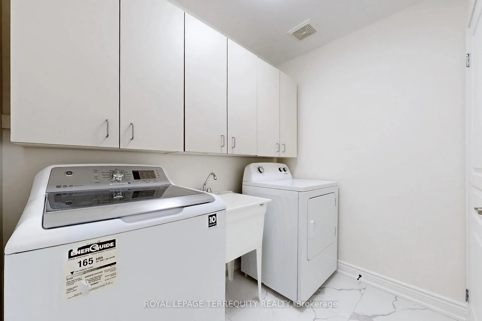 Photo 35 of 2062 Redstone Crescent, Oakville, Westmount — HOMEH