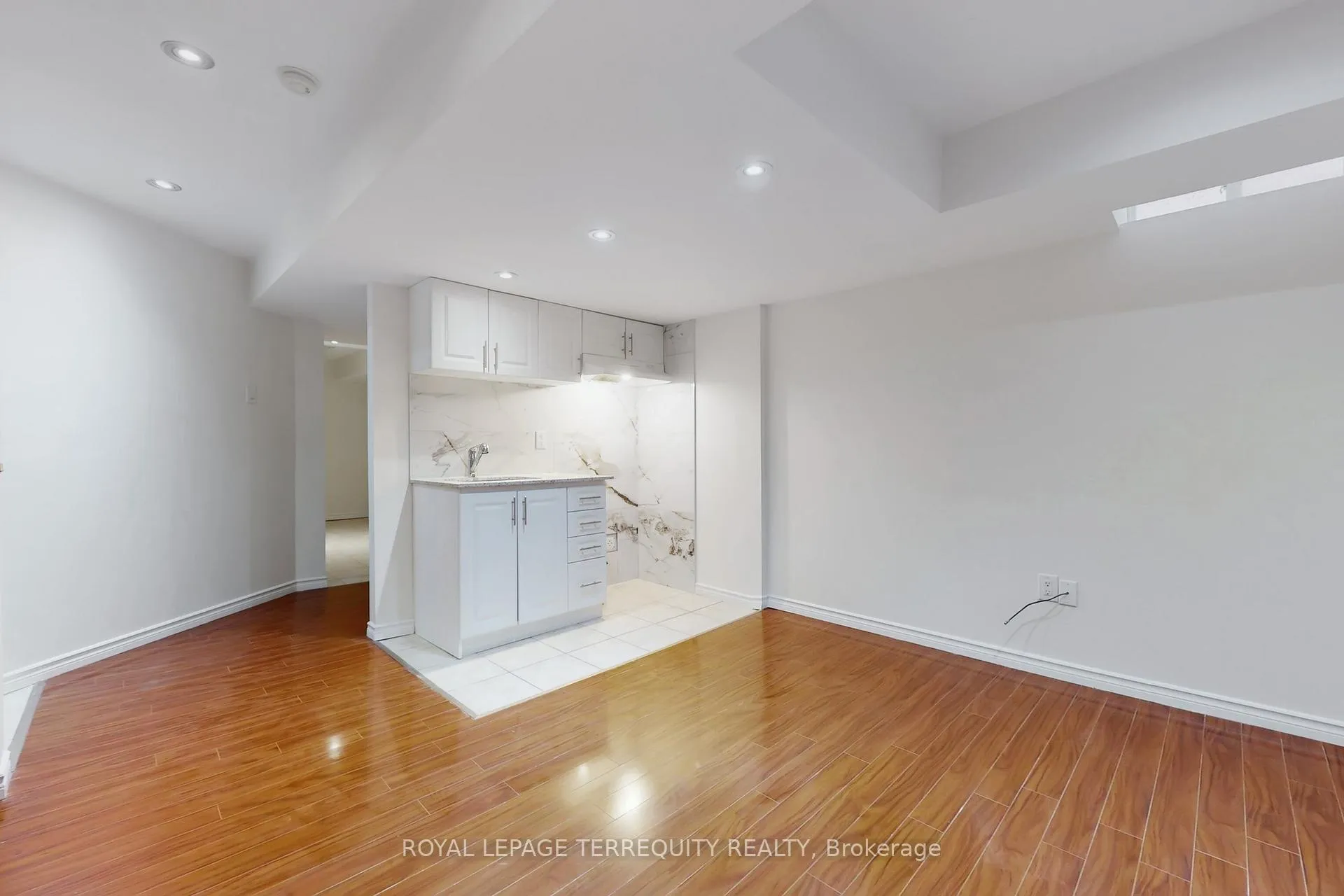 Photo 39 of 2062 Redstone Crescent, Oakville, Westmount — HOMEH