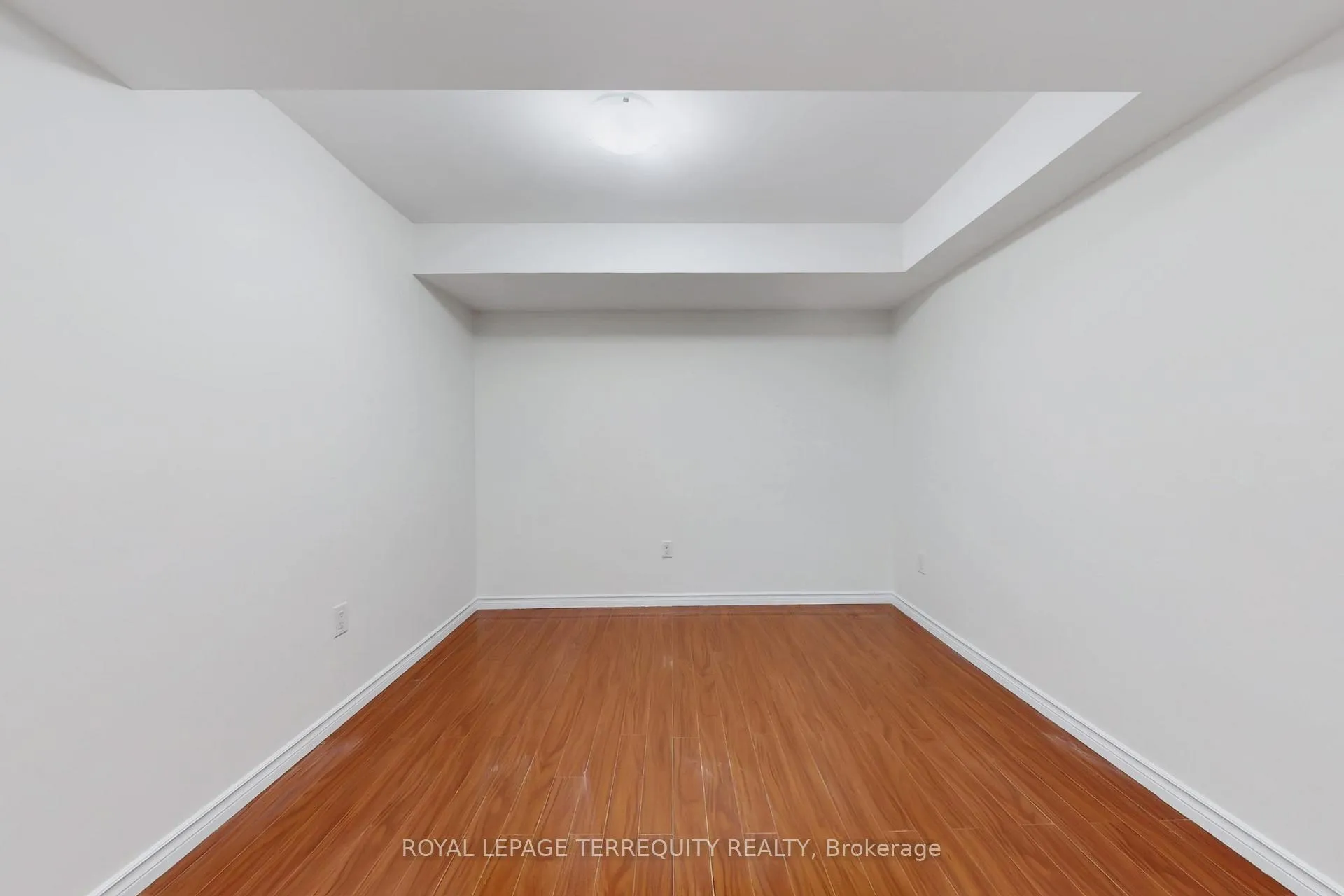 Photo 43 of 2062 Redstone Crescent, Oakville, Westmount — HOMEH