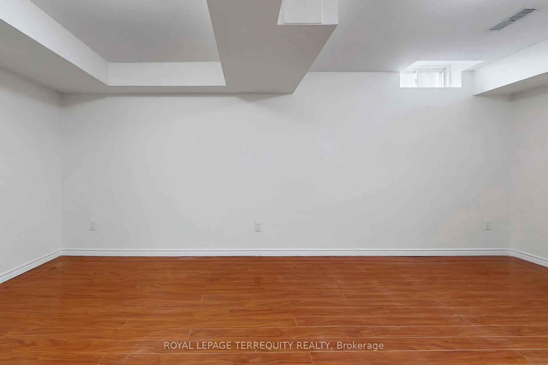Photo 46 of 2062 Redstone Crescent, Oakville, Westmount — HOMEH