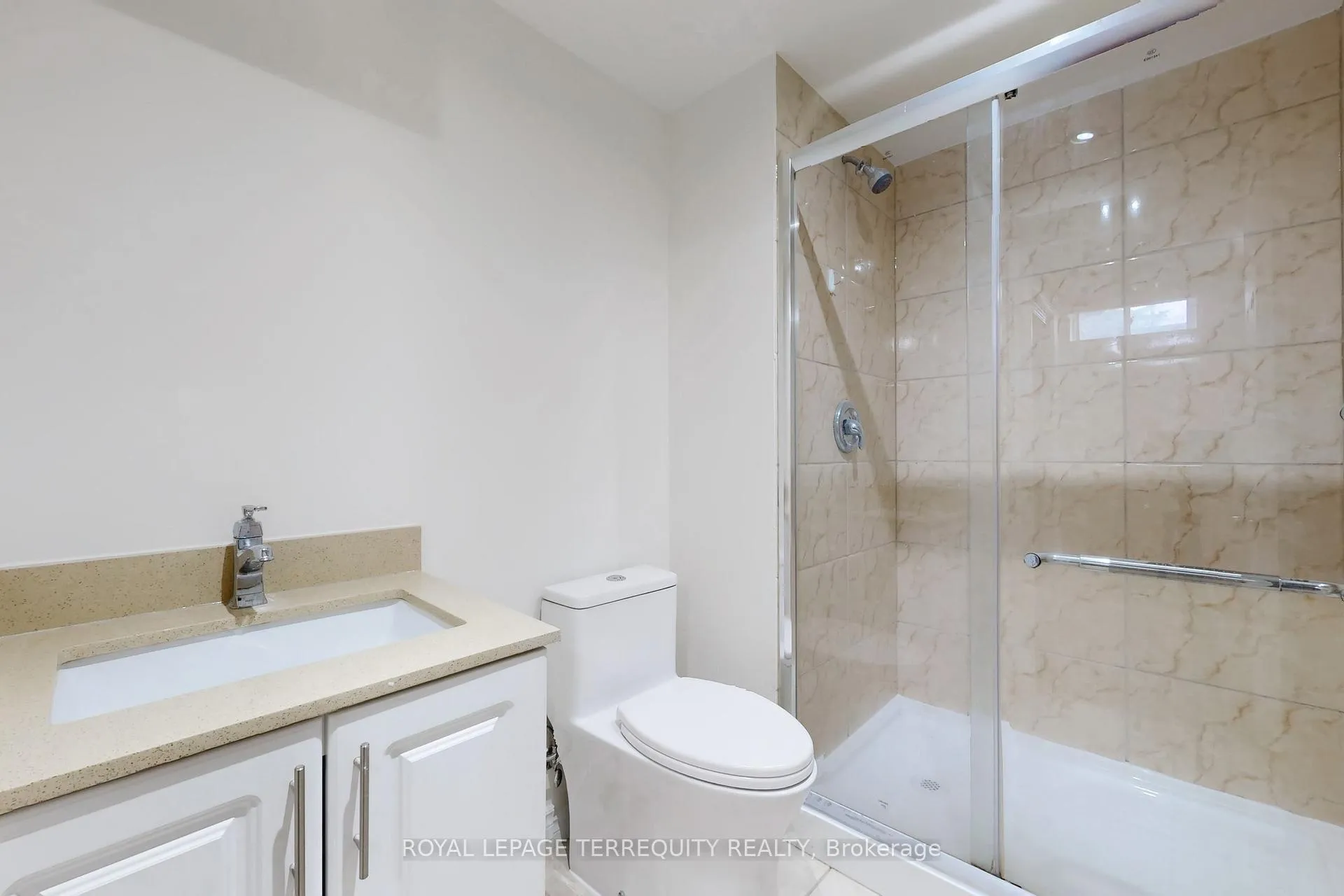 Photo 47 of 2062 Redstone Crescent, Oakville, Westmount — HOMEH