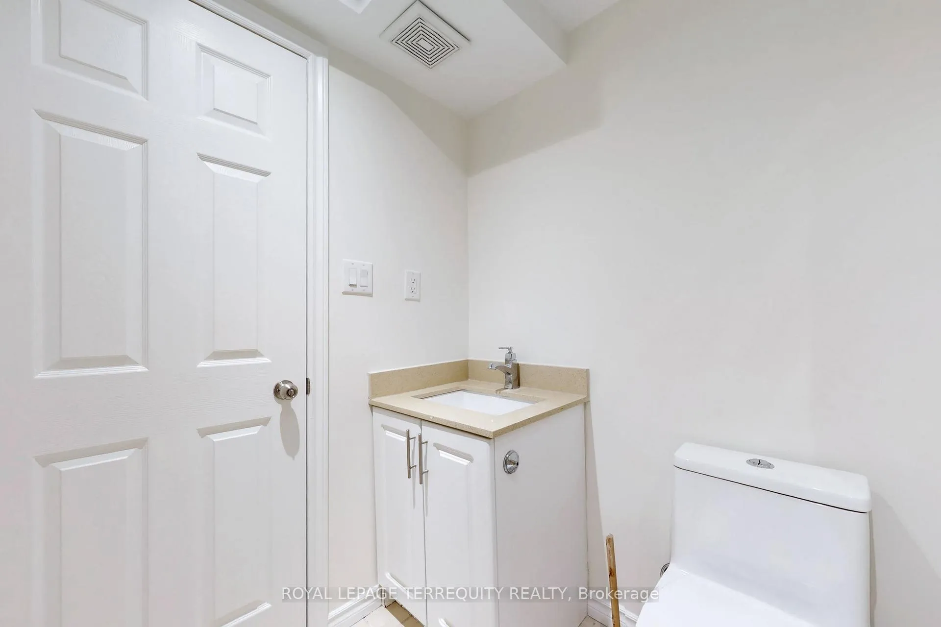 Photo 48 of 2062 Redstone Crescent, Oakville, Westmount — HOMEH
